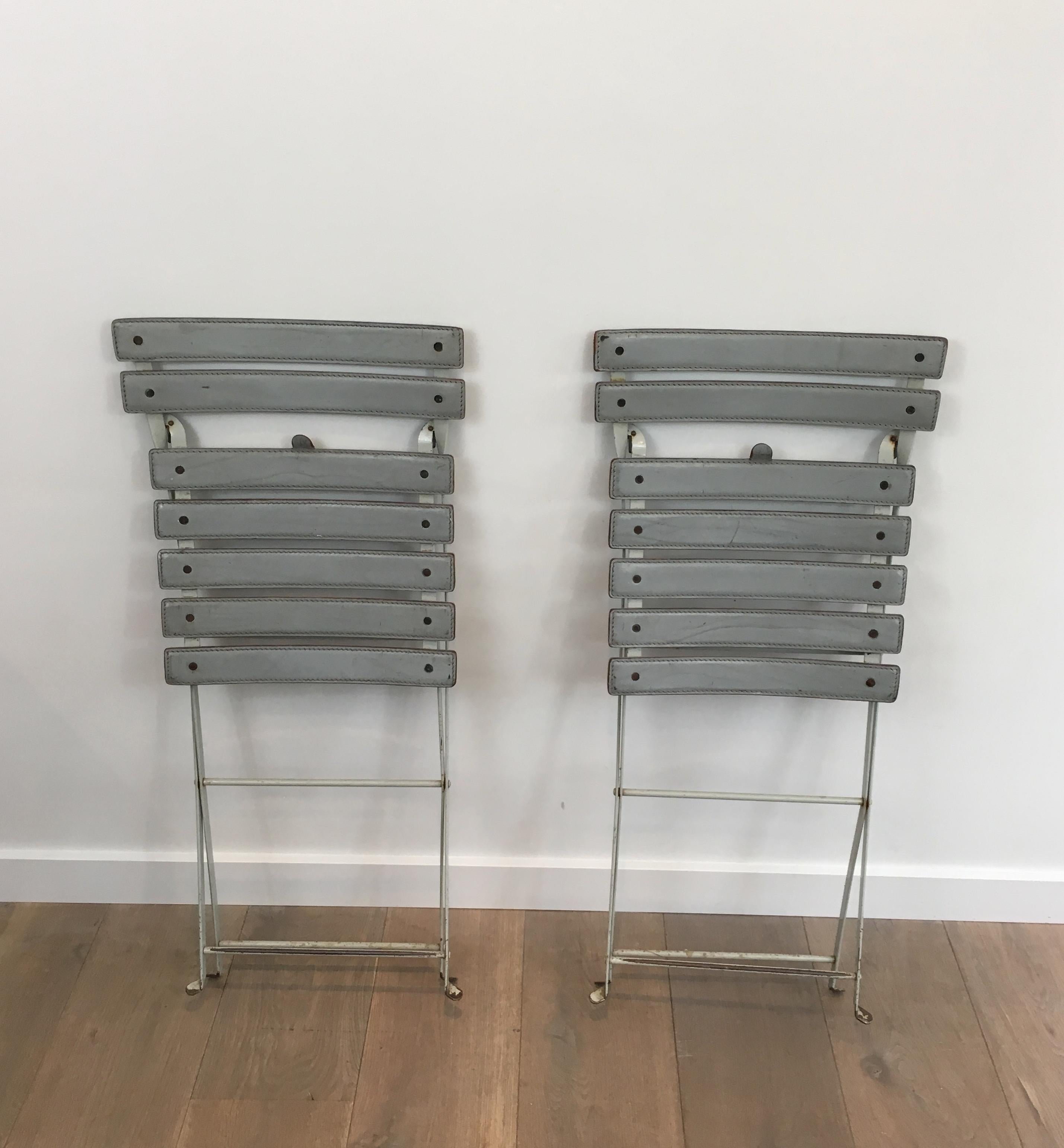 Zanotta, Pair of Grey Leather and White Lacquered Metal Folding Chairs, Italian In Good Condition For Sale In Marcq-en-Barœul, Hauts-de-France