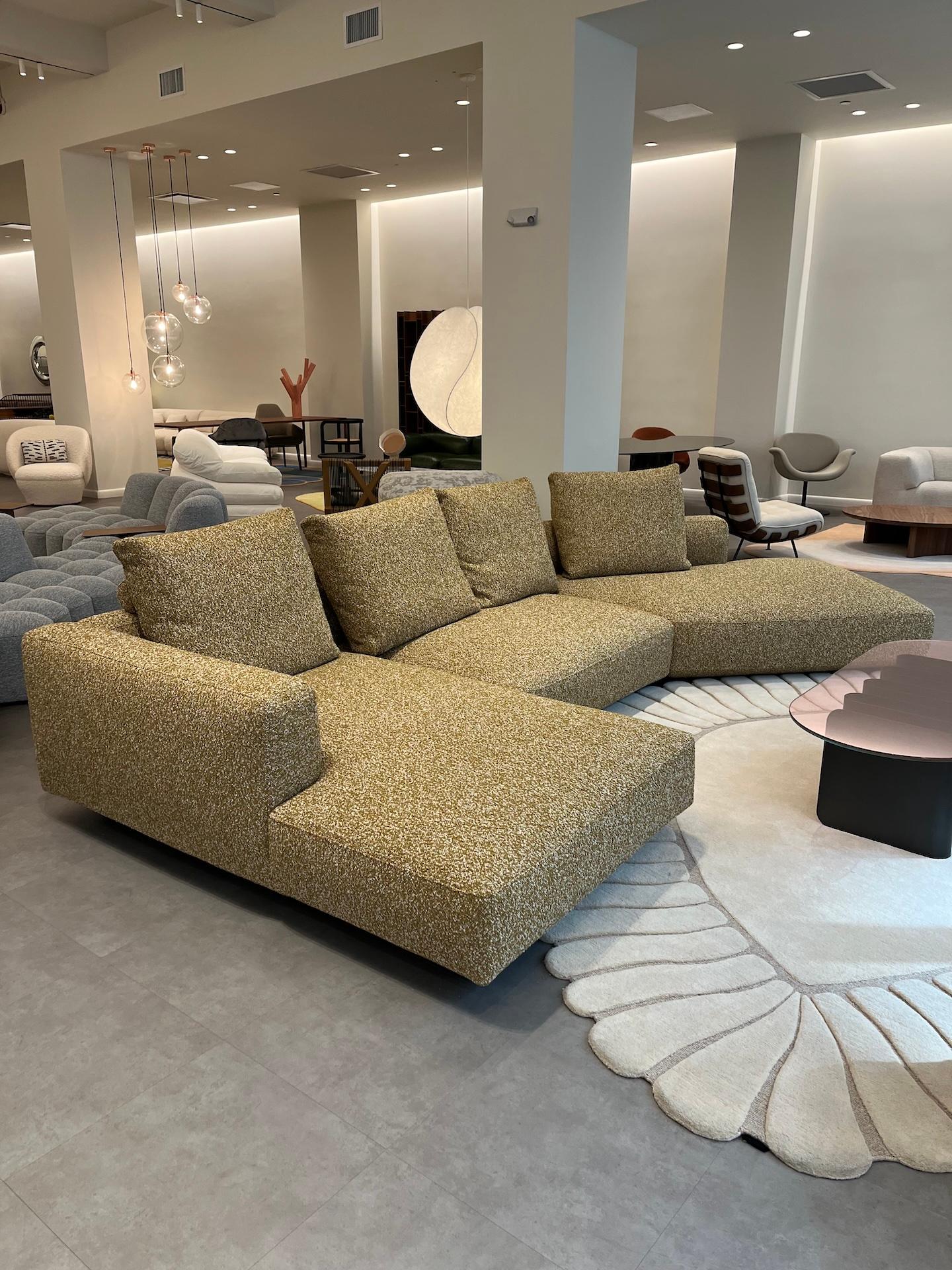 1) PIANOALTO ROUNDED SHORT BACKREST END SOFA
ORIENTATION LEFT
COVER TESSUTO QUEEN CAT40 SENAPE 040418 38%ACRILICO 28%LANA

1) PIANOALTO SOFA 130X116
COVER TESSUTO QUEEN CAT40 SENAPE 040418 38%ACRILICO 28%LANA

1)PIANOALTO LOUNGE CHAIR