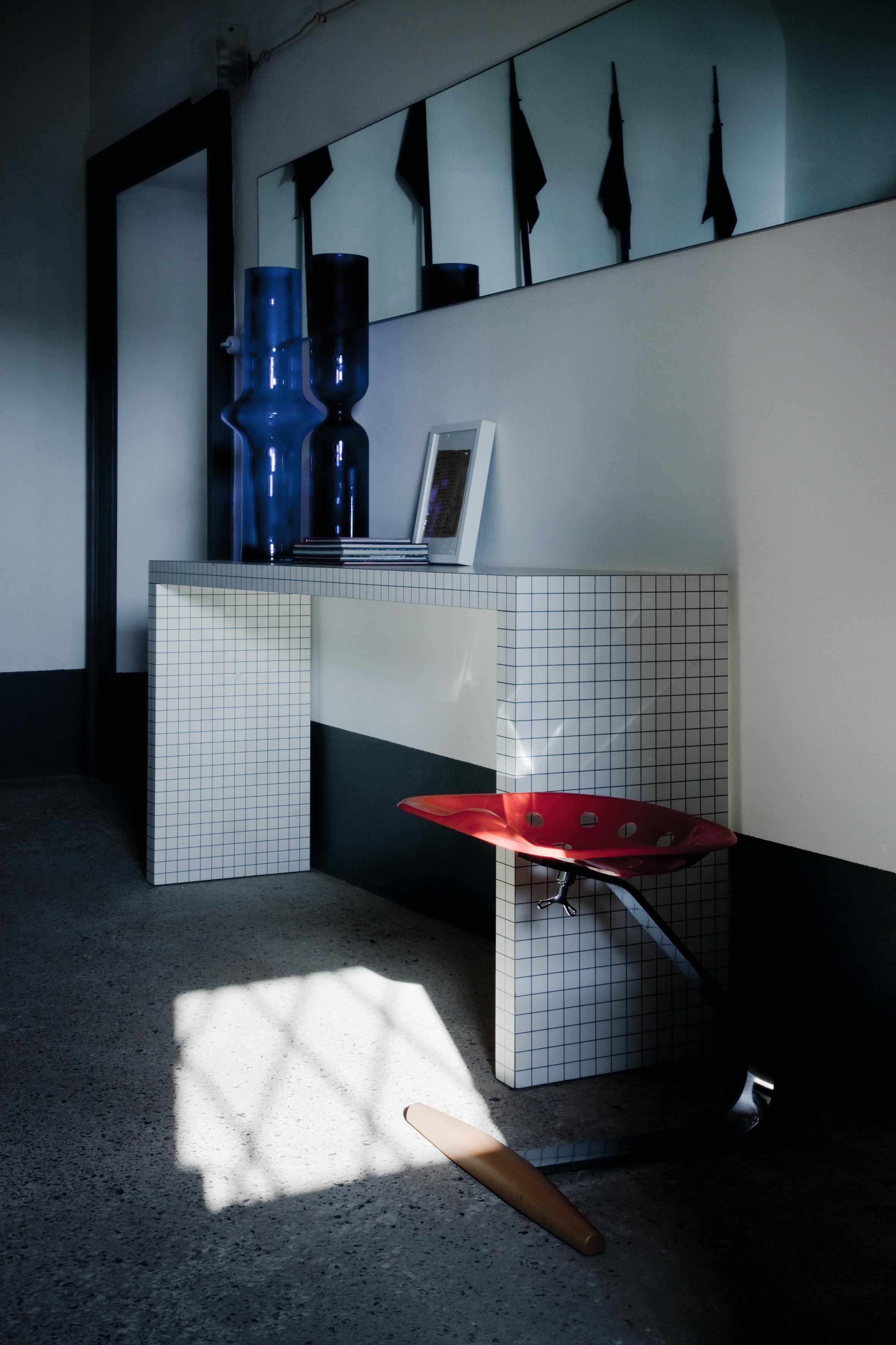 XXIe siècle et contemporain Table console Zanotta Quaderna 710 en stratifié plastique blanc par Superstudio en vente