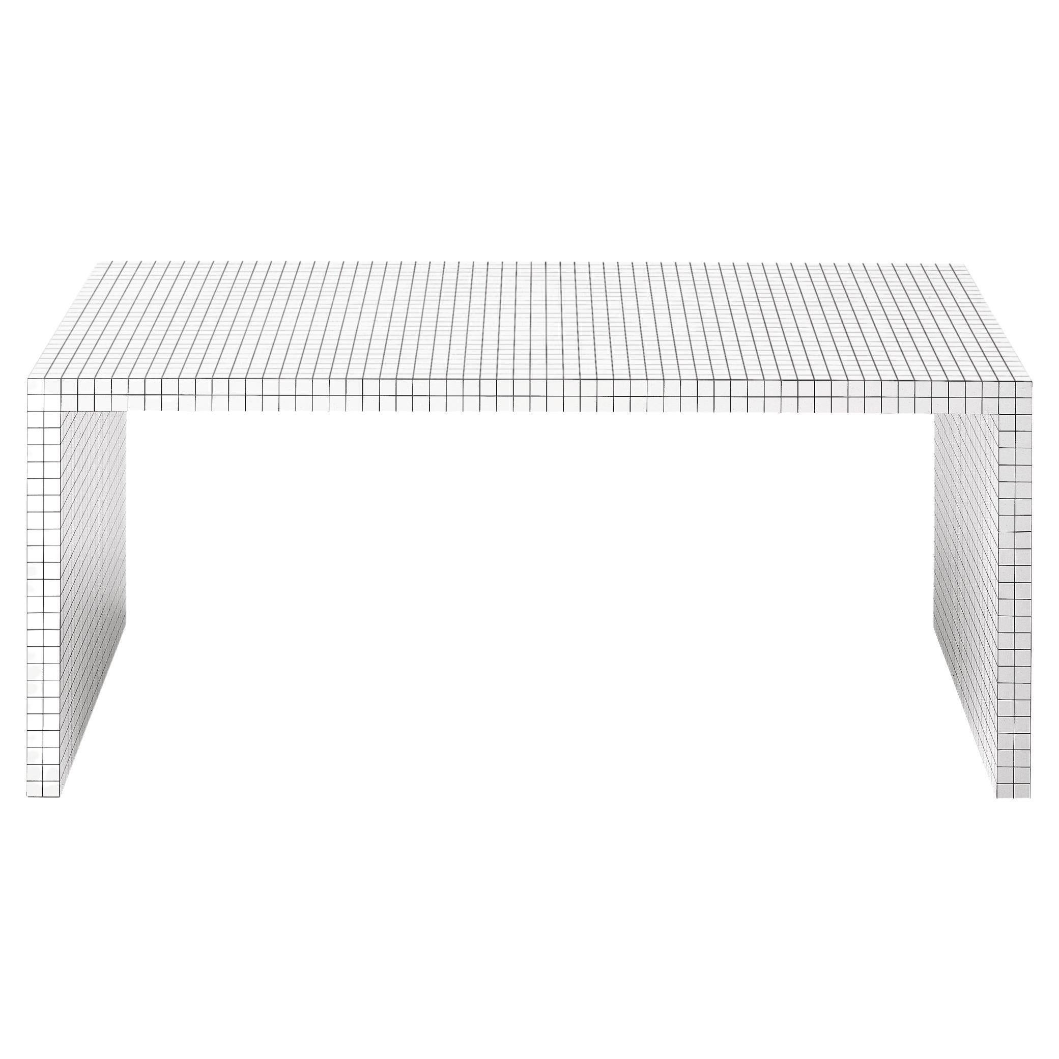 Zanotta Quaderna Table/Bureau d'écriture en stratifié plastique blanc par Superstudio

Structure en nid d'abeille recouverte d'un laminé plastique blanc, imprimé numériquement avec des carrés noirs à un espacement de 1 3/16