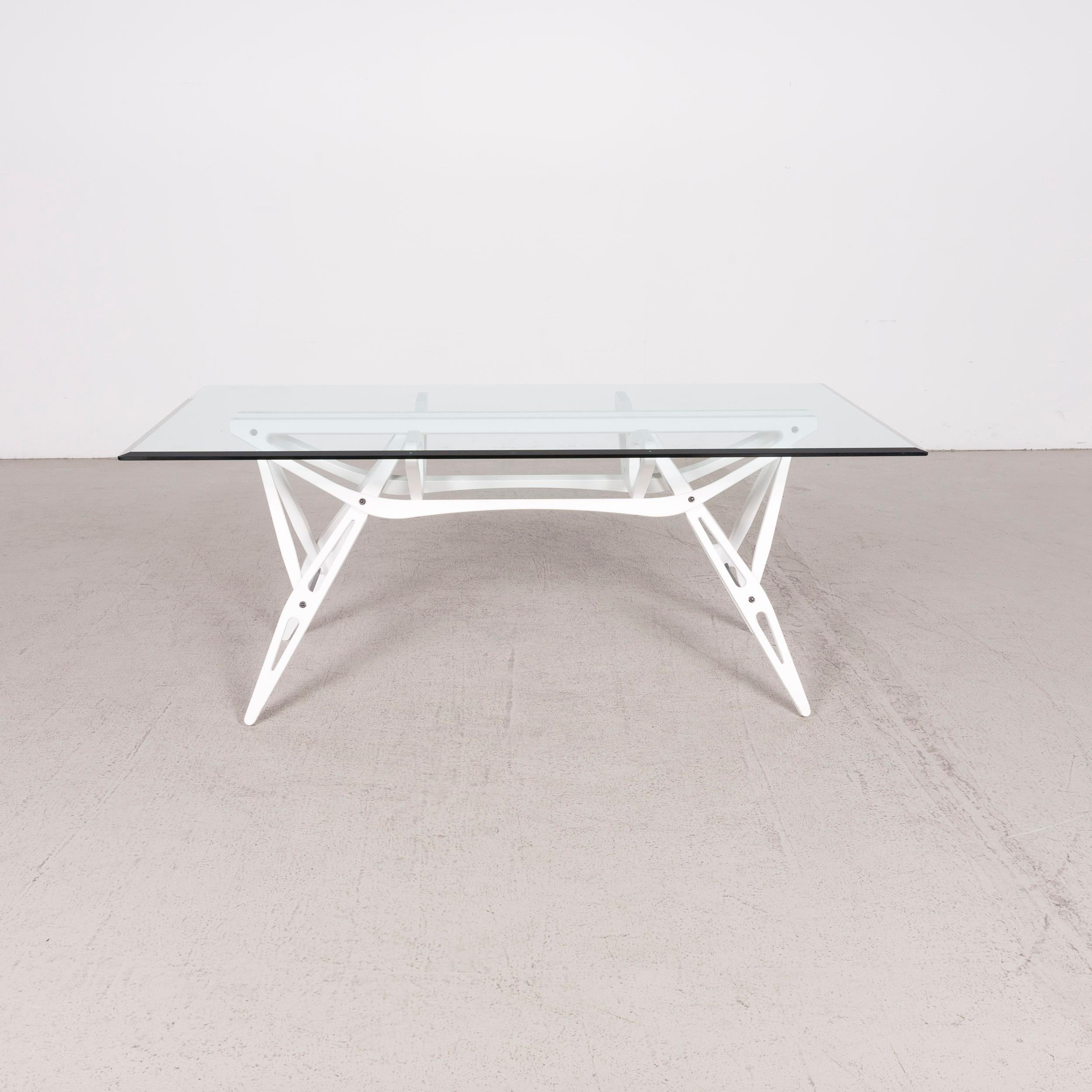 We bring to you a Zanotta Real designer glass table white.

Product measurements in centimeters:

Depth 90
Width 180
Height 71.





 
