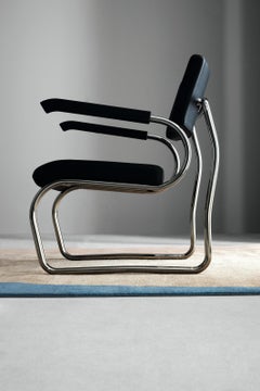 Sillón Zanotta Sant'Elia de cuero negro con estructura tubular de acero inoxidable