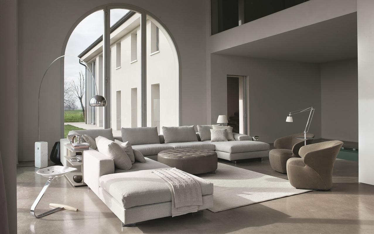 Pouf Zanotta Scott in nappa marrone con struttura in alluminio lucido di Ludovica + Roberto Palomba

Piedini in lega di alluminio lucidato o nero lucido nichelato. Base in legno multistrato. Tappezzeria in poliuretano/fibra di poliestere.