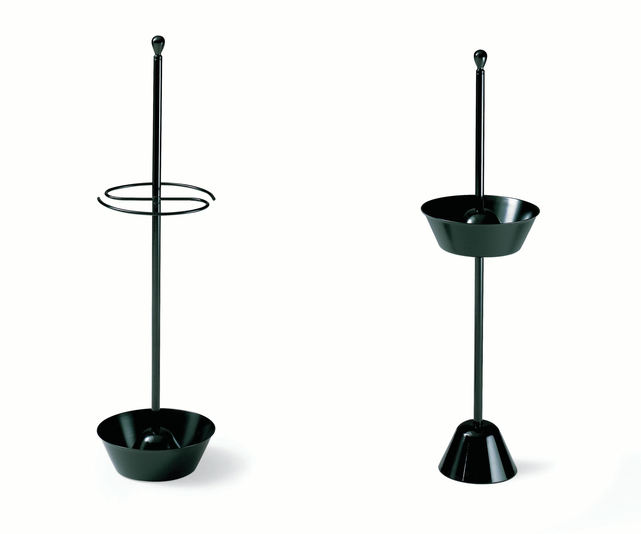 Zanotta Servopluvio Umbrella Stand in by Achille and Pier Giacomo Castiglioni

Black painted for outdoor aluminium water tray and steel support rod.

Additional Information:
Material: Steel 
Dimensions: 31 ø x 87.5 H cm
Container height: 51.5