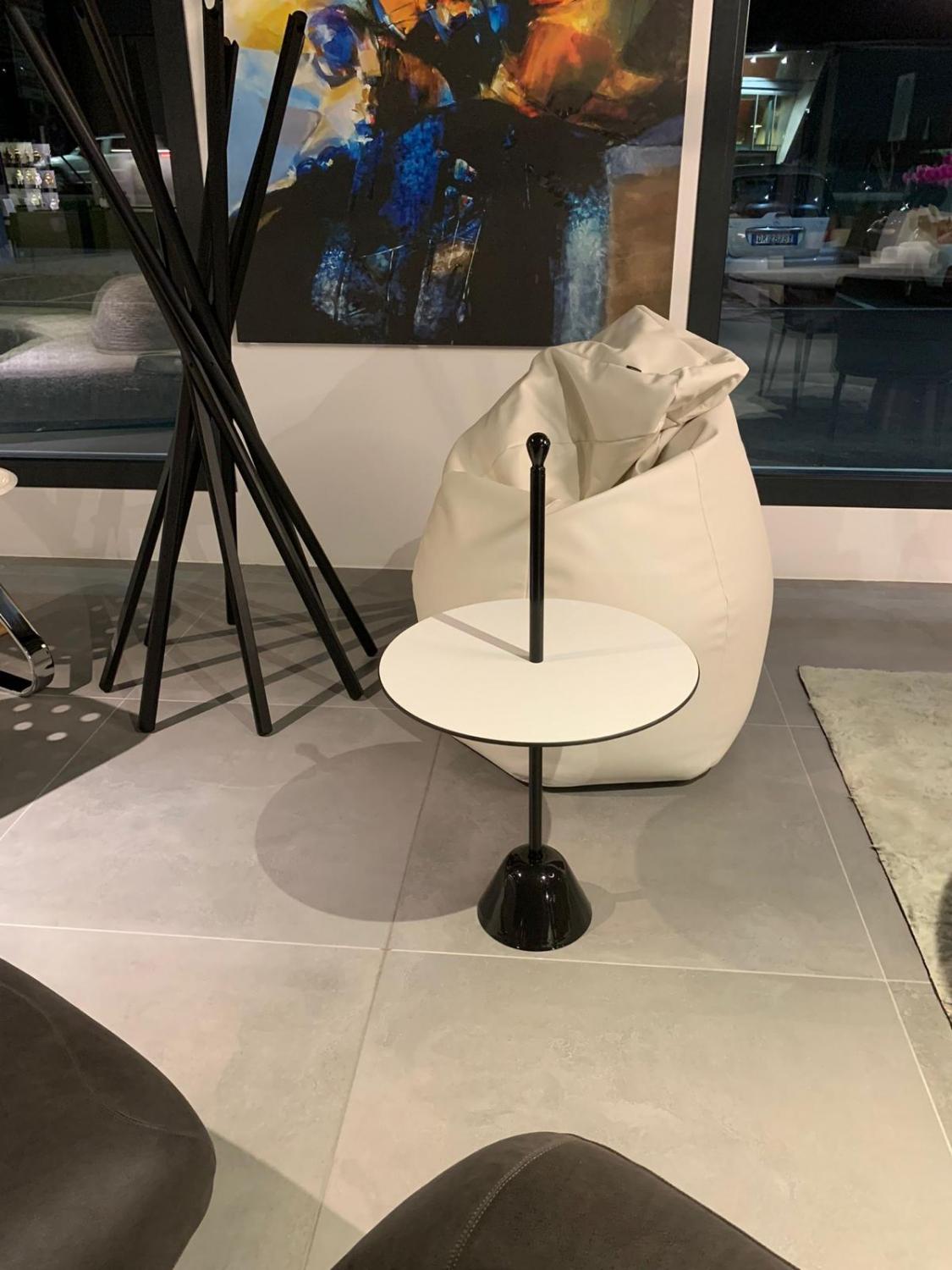 Second dimension: 50x86cm

of the range Servi by Achille & Pier Giacomo Castiglioni, 1974

Small table. Base in polypropylene and steel rod painted, colour talc or black. Top in reversible black/white plastic laminate.

Once more, an everlasting