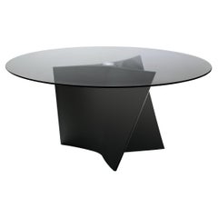 Petite table Zanotta Elica avec plateau en verre fumé et cadre noir par Prospero Rasulo