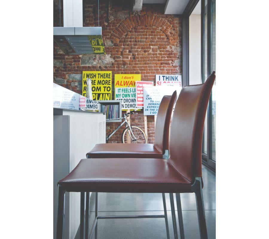 Zanotta Small Leo Stool in Brown Leather Upholstery and Aluminum Frame In New Condition For Sale In Brooklyn, NY