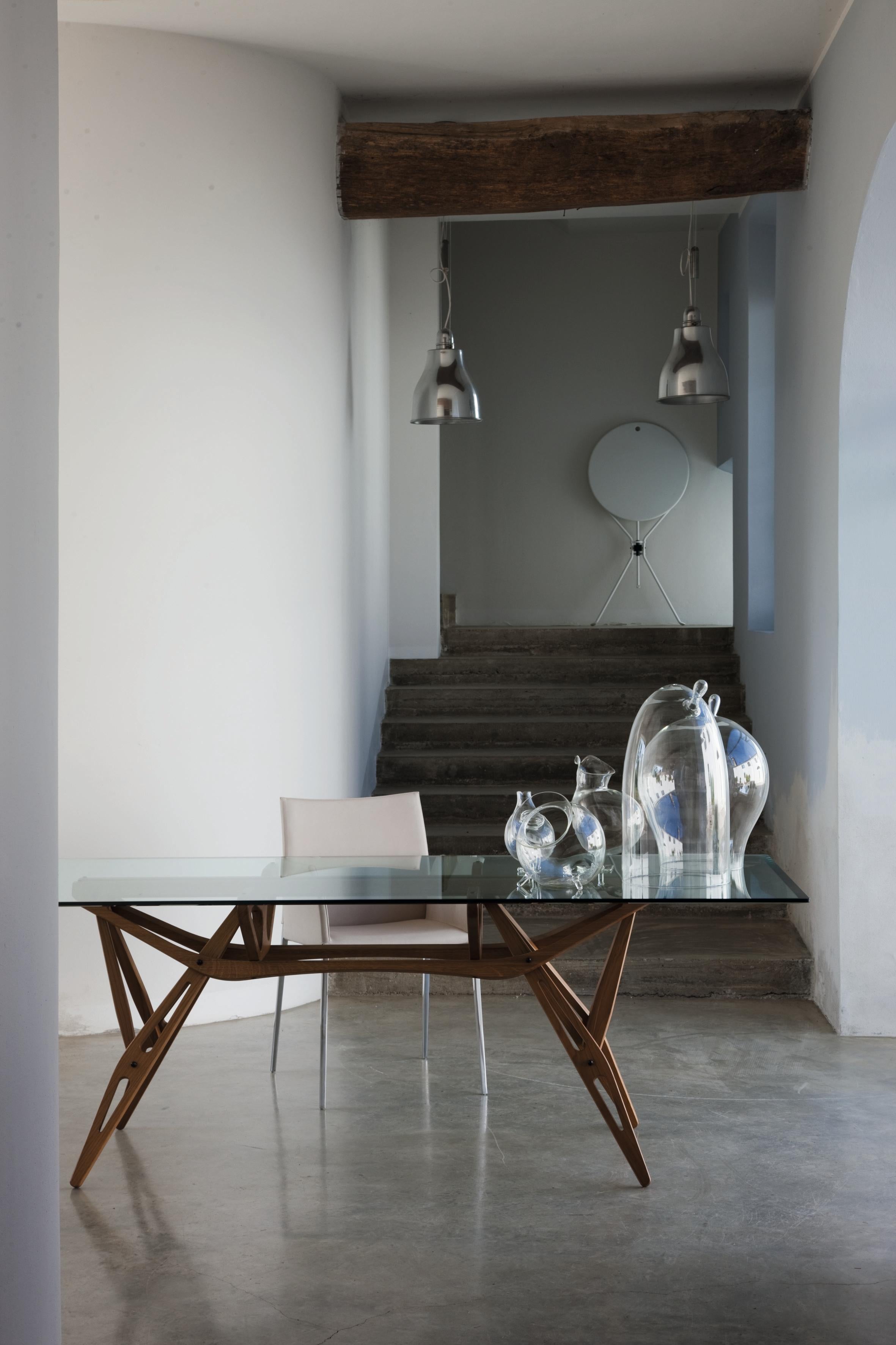 Mesa Reale Pequeña Zanotta con Tablero de Cristal con Bordes Biselados y Estructura de Roble Negro en Nuevo estado para la venta en Brooklyn, NY