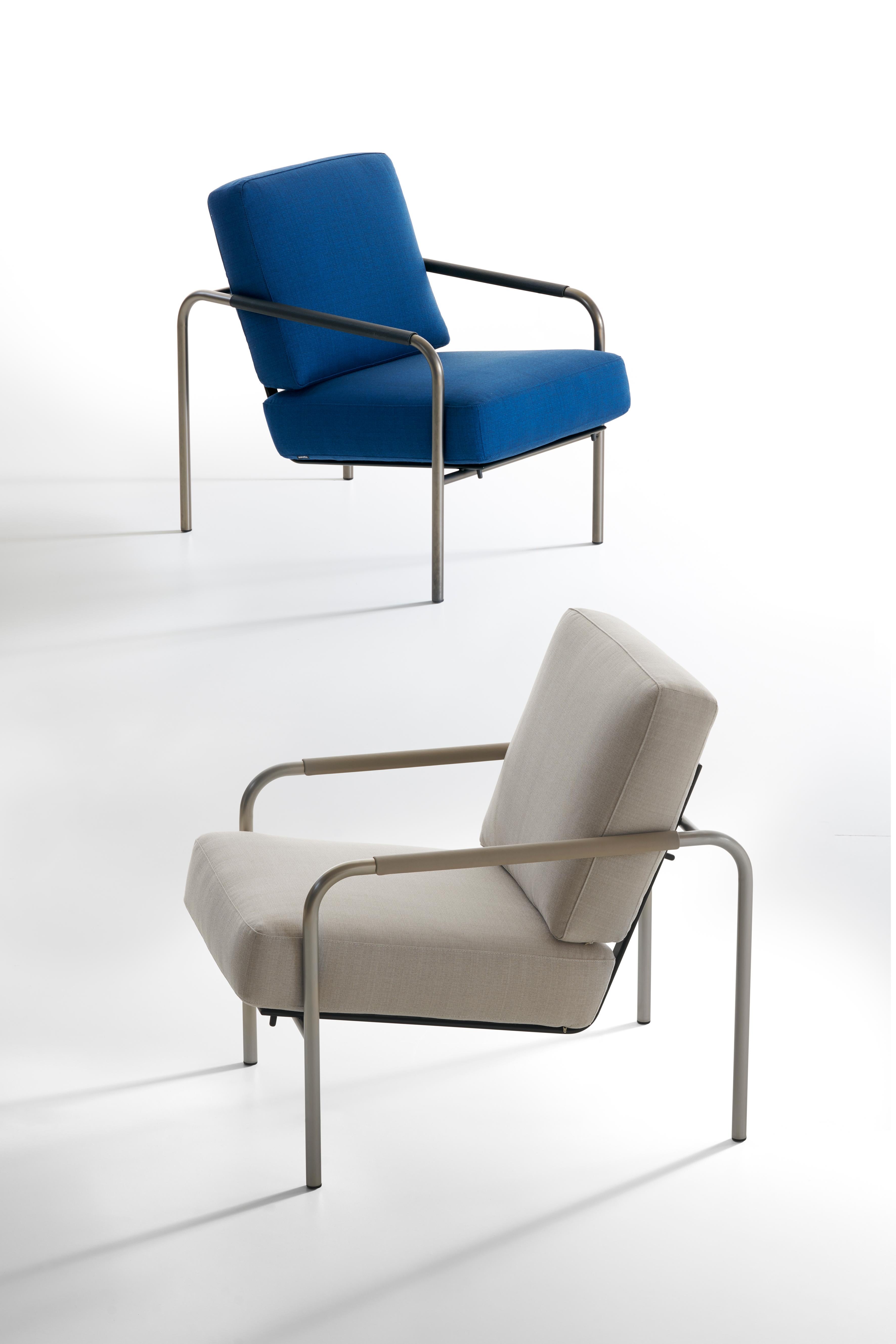 Zanotta Susanna Armchair in Talento 27602 Fabric & Nickel-Satin Finished Frame

Frame in chromium-plated, or in natural or black nickel- satin finished, or black painted tubular steel. Adjustable two- position cushion support in black painted