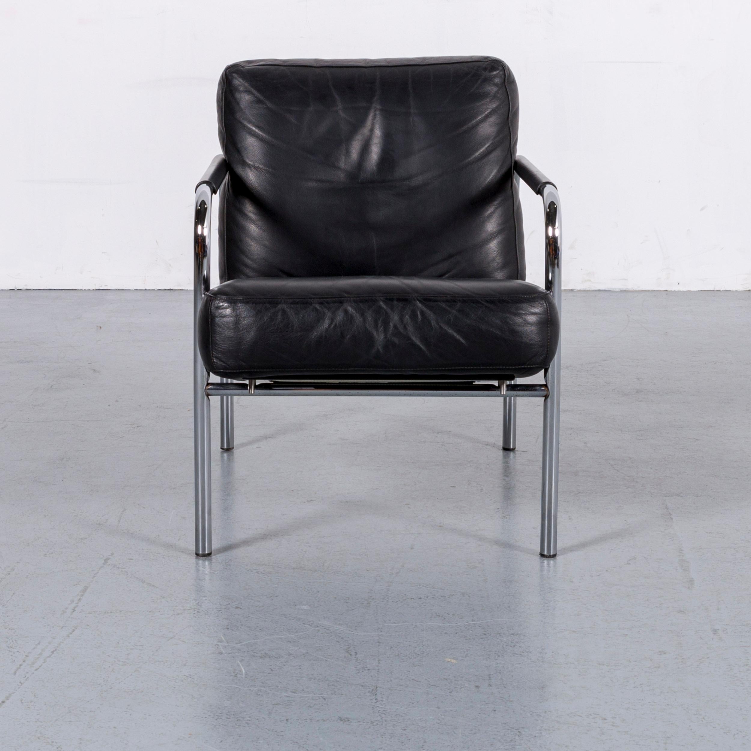We bring to you an Zanotta Susanna leather armchair black one-seat chair.































