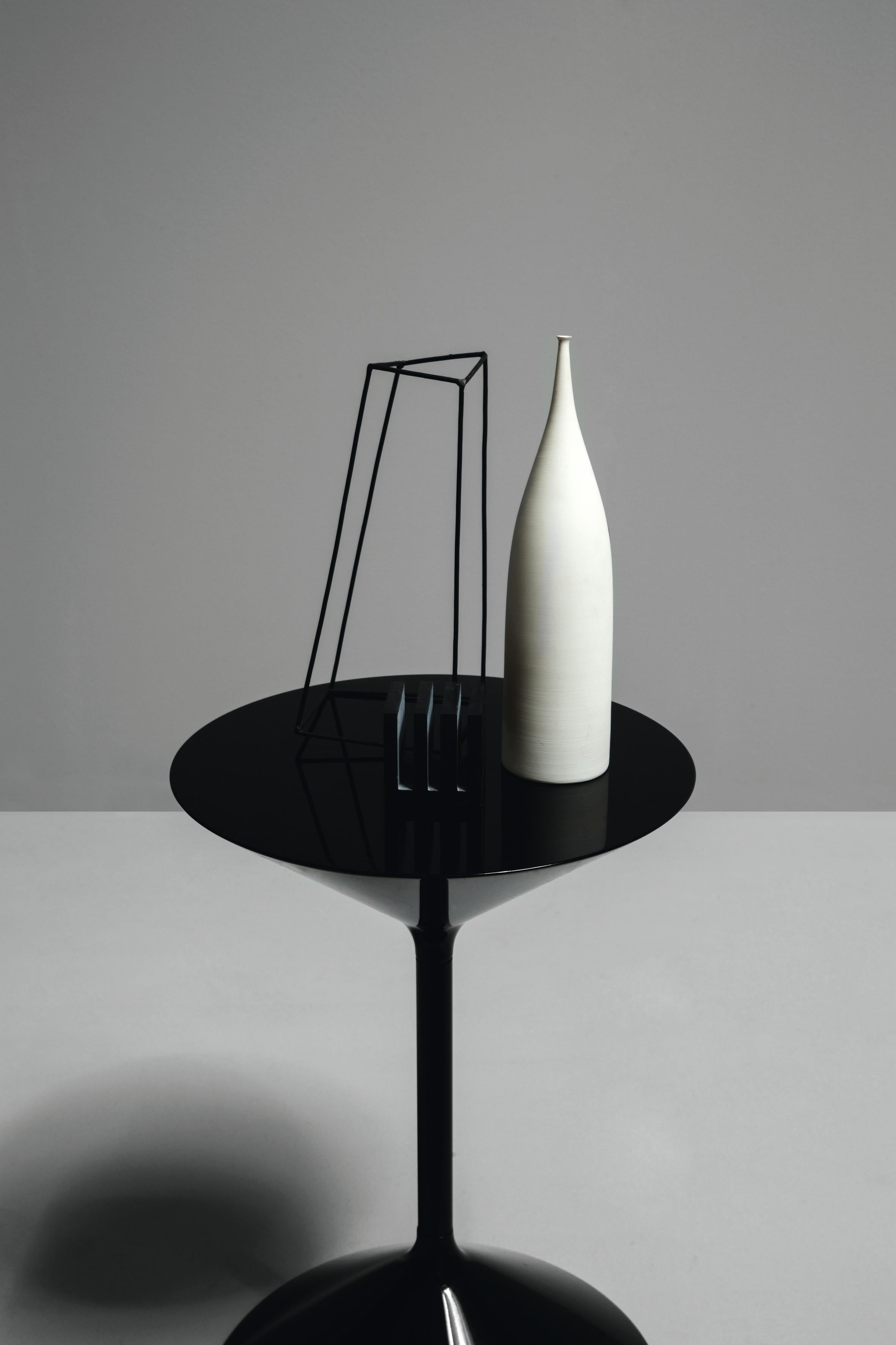 Italian Zanotta Tempo Small Table in Black Finish with Lacquered Top by Prospero Rasulo