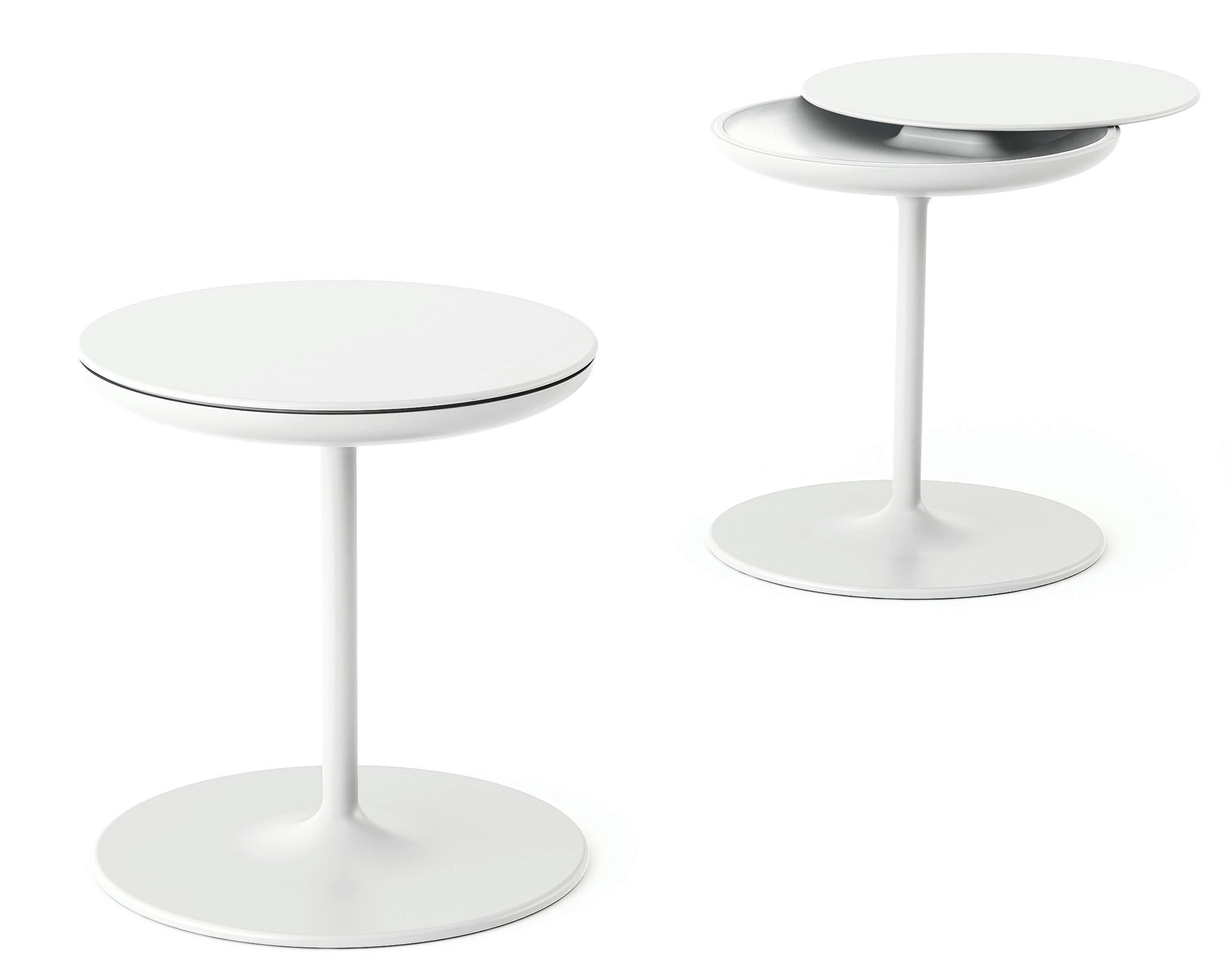 Zanotta Toi Small Table in White Finish with Plywood Top by Salvatore Indriolo

Stiff polyurethane frame. Aluminum-covered plywood top. Varnish in black, white or red. Organizer compartment revealed by rotating table top 360°.

An authentic