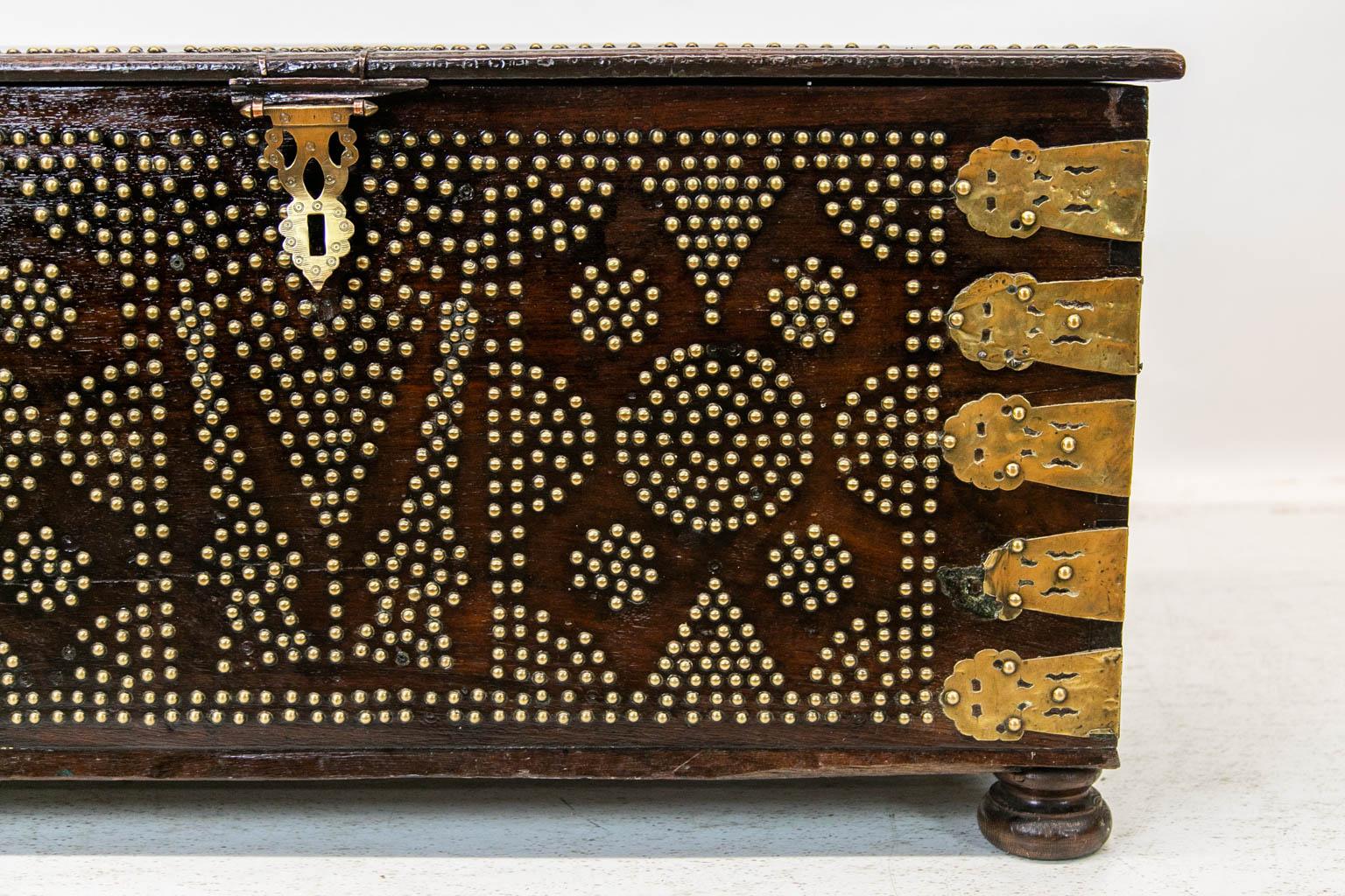 Zanzibari Zanzibar Studded African Walnut Trunk