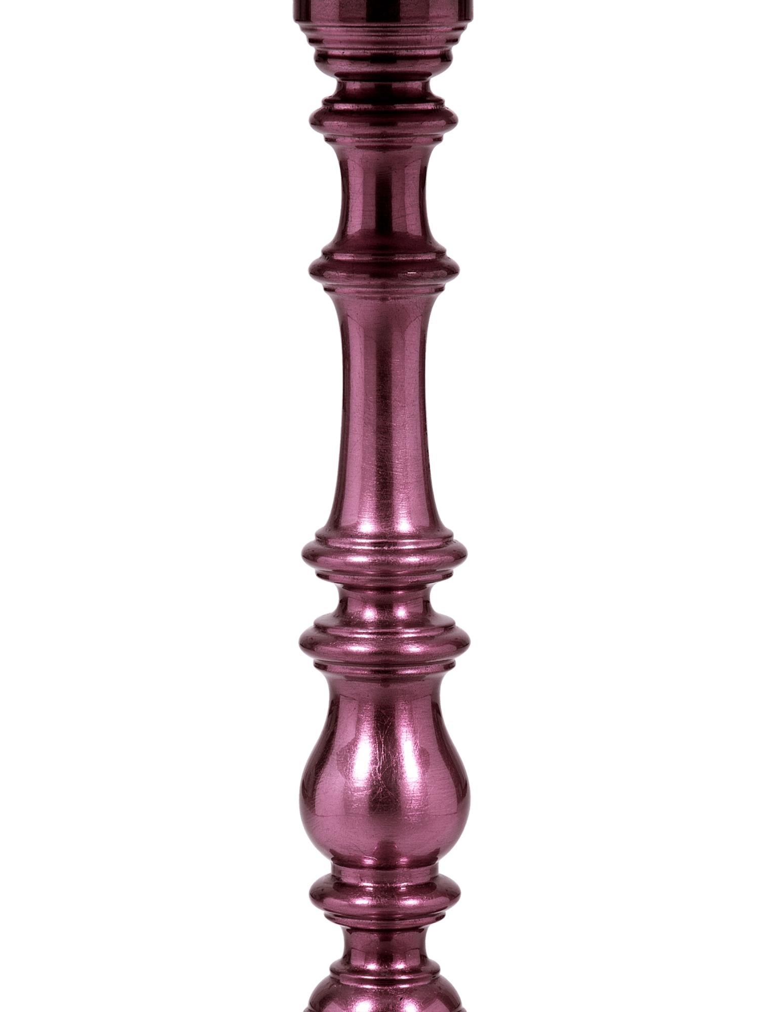 Sculpté à la main Table d'appoint Zaragoça - Bois Tuned et feuilles d'argent fabriqués à la main - Boca Do Lobo en vente