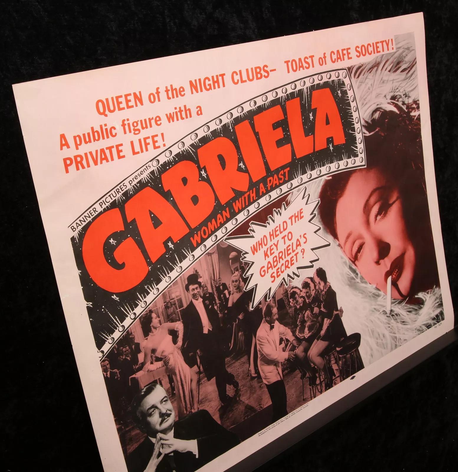Zarah Leander (después)
GABRIELA Mujer con pasado - Reina de los Night Clubs - ¡Brindis del Café Society!
Litografía offset
1950
56 x 70 cm (22,04 x 27,55 pulgadas)
Sin firmar como emitido
COA proporcionado

*Estado: Pequeñas arrugas en los bordes.