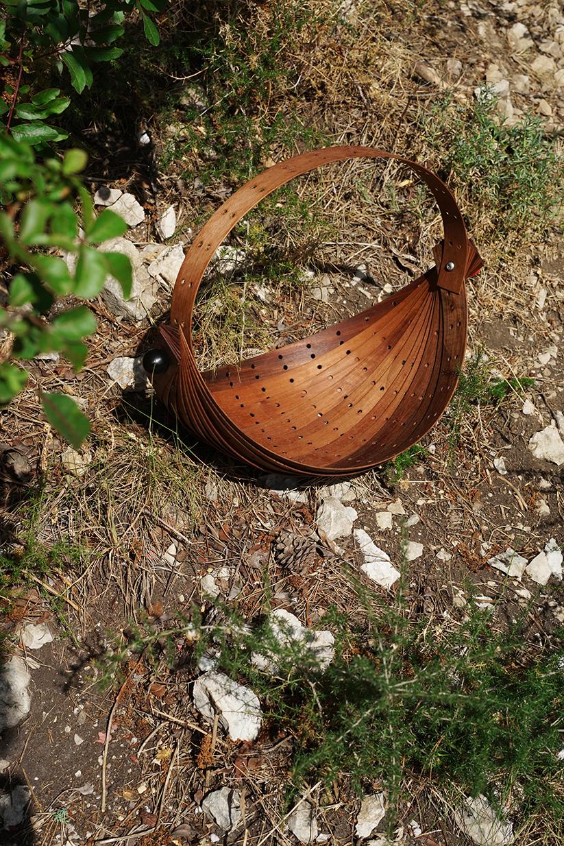 Fatto a mano Cestino ZARUCOLANDER, legno di noce, design Rio Kobayashi in vendita