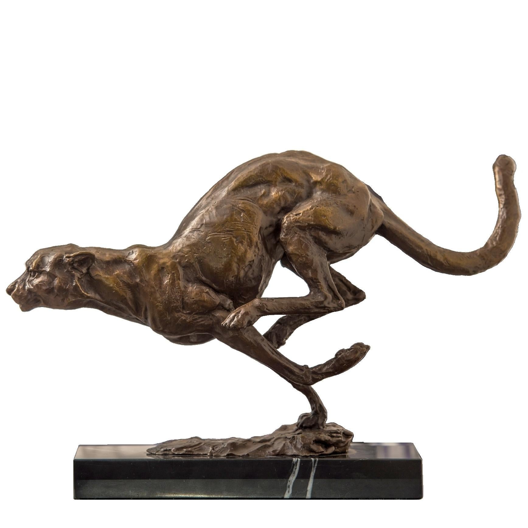 Bronze cheetah hunting sculpture - Naturalistic Sculpture by Zawadi