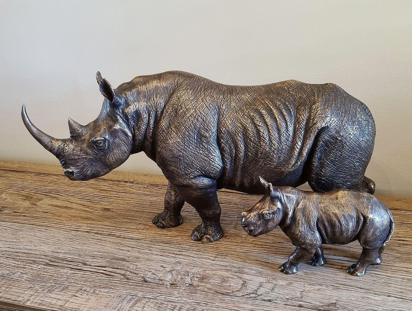 Bronze rhino and baby sculpture - Naturalistic Sculpture by Zawadi