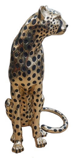 Guépard argenté et noir assis grandeur nature