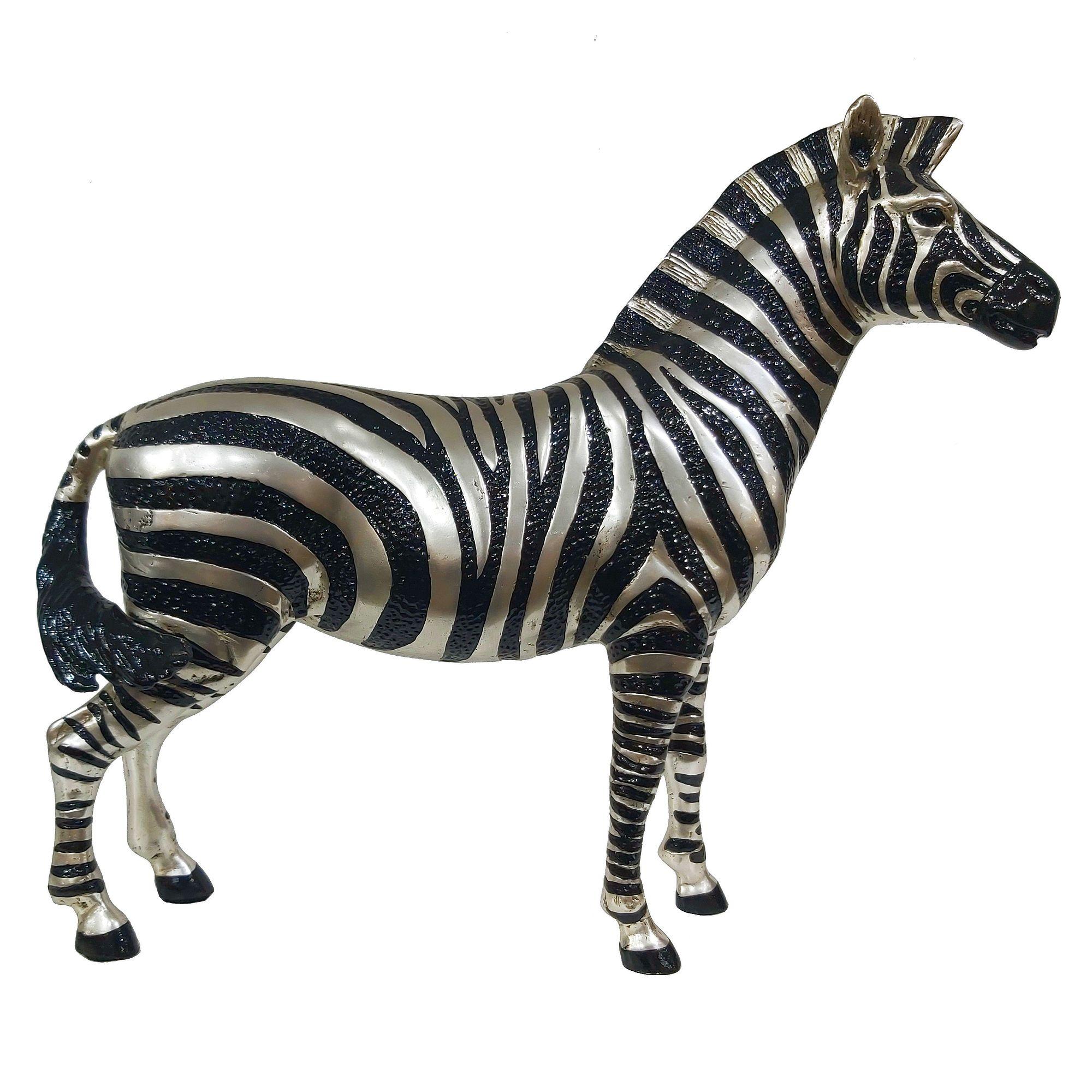 The leader of the herd - Sculpture by Zawadi