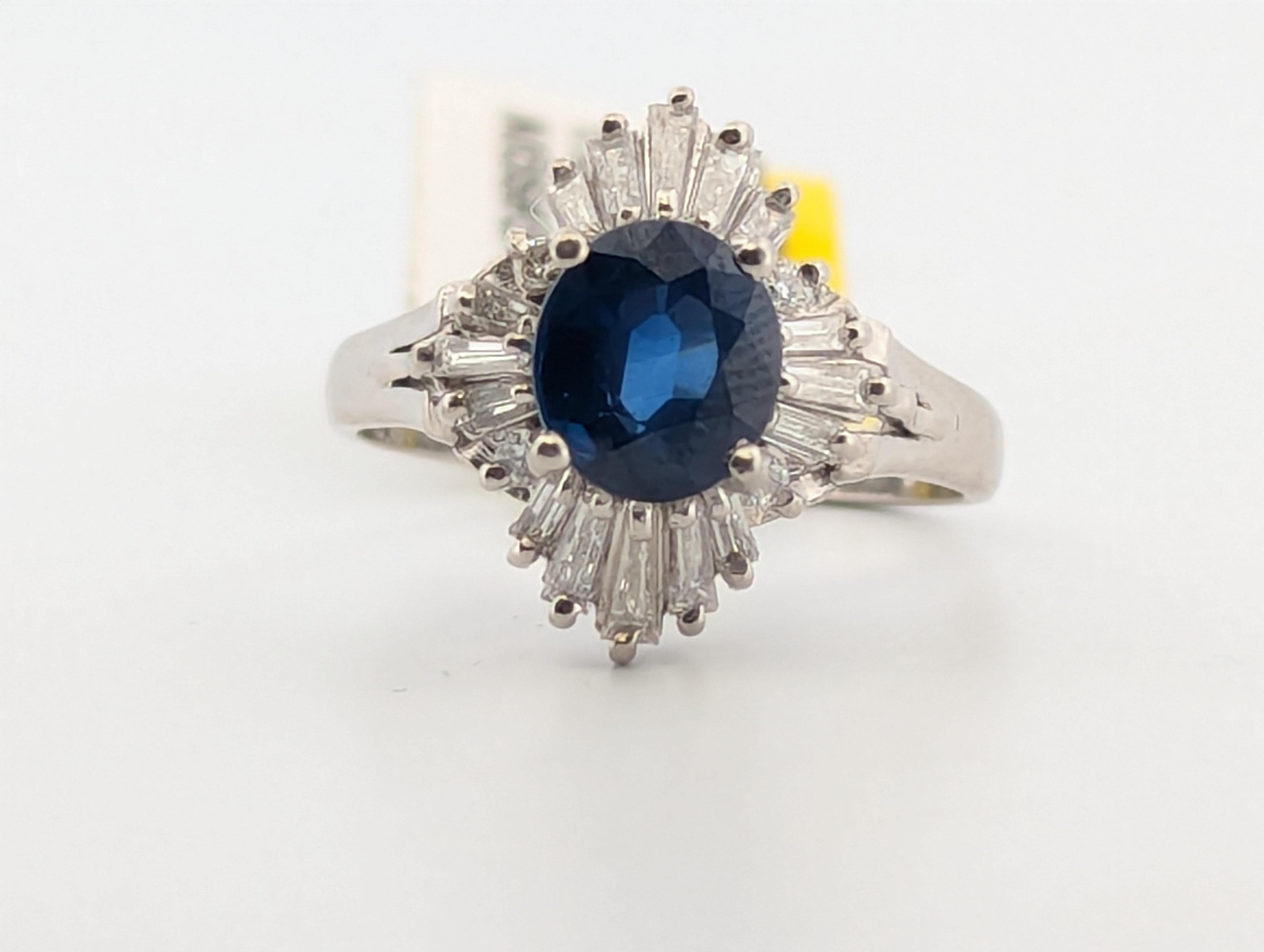 Moderne Zayne  Bague en platine avec saphir bleu royal certifié AIG de 1,57 carat, taille 6 en vente