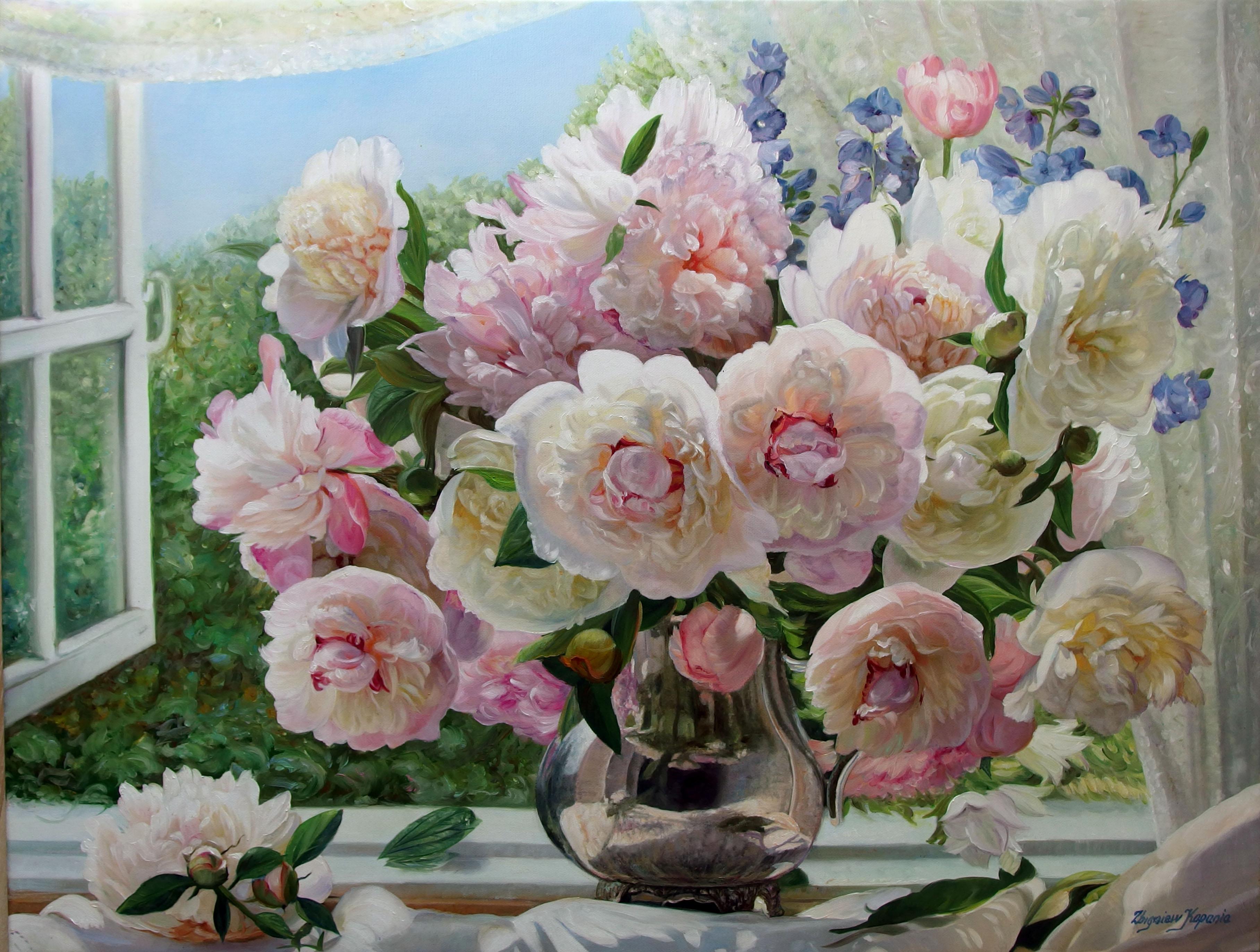Peonie bianche e rosa alla finestra