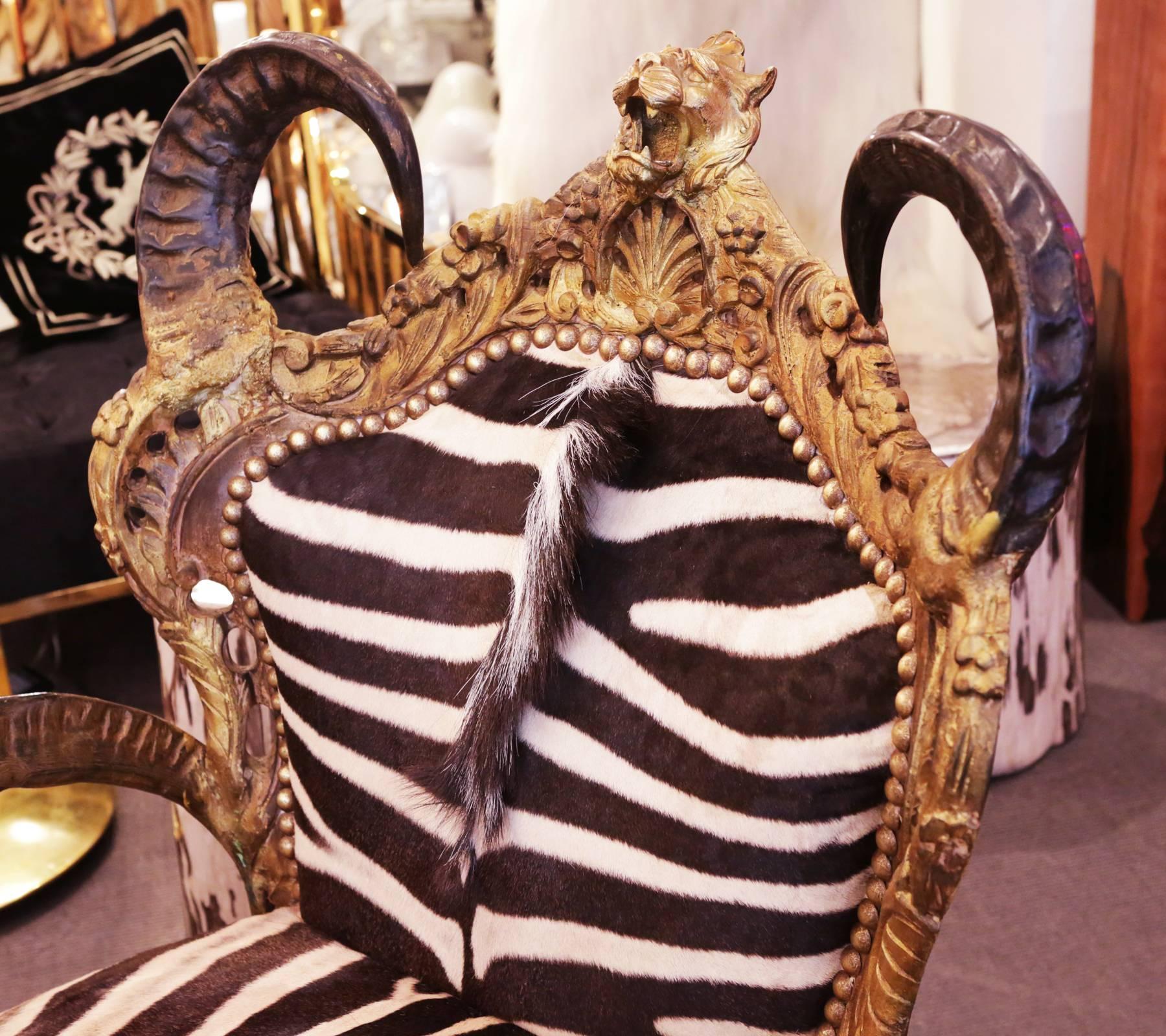 Zebra und Löwenkopf Sessel im Zustand „Hervorragend“ im Angebot in Paris, FR