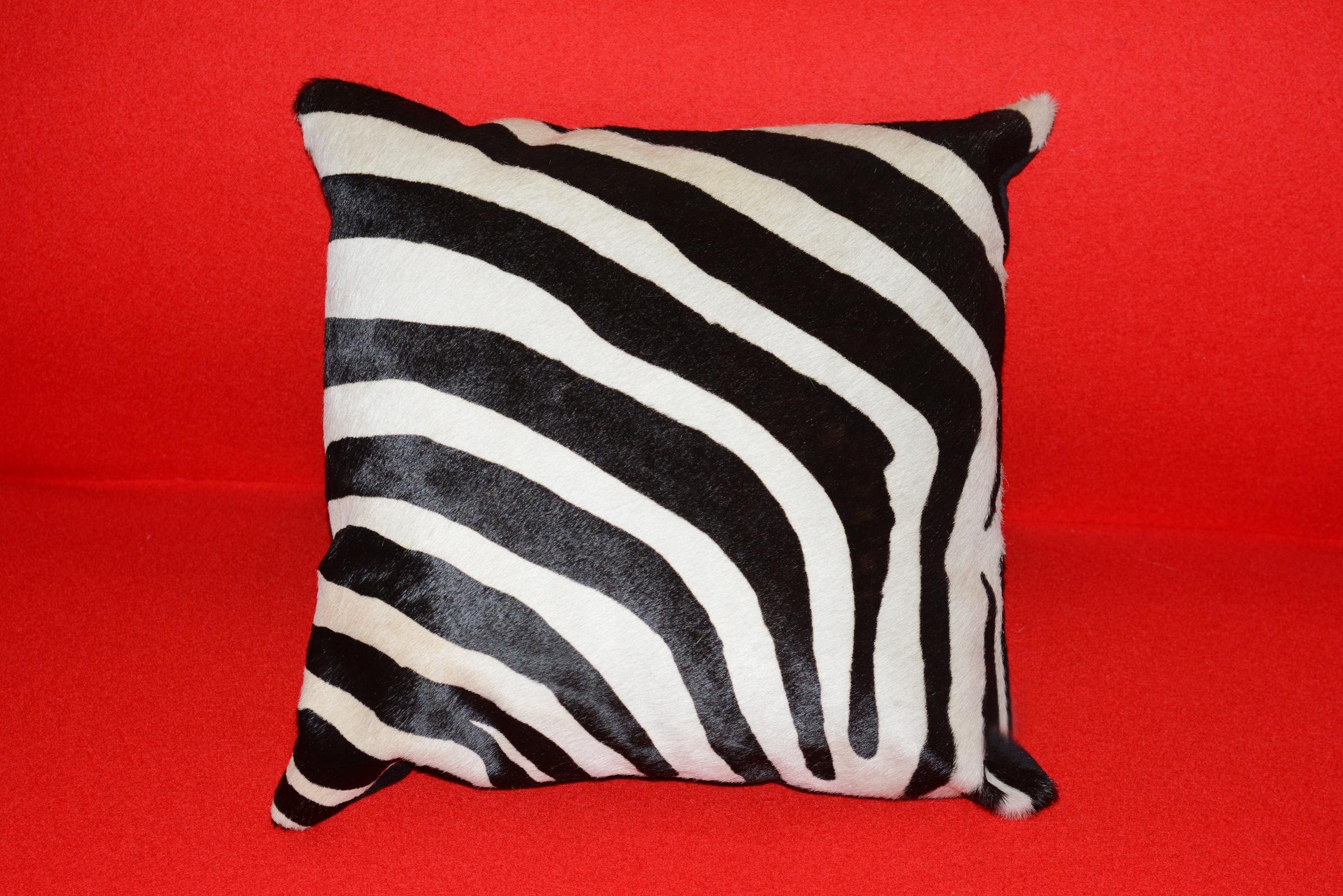 Cushion in cowhide how Zebra.
