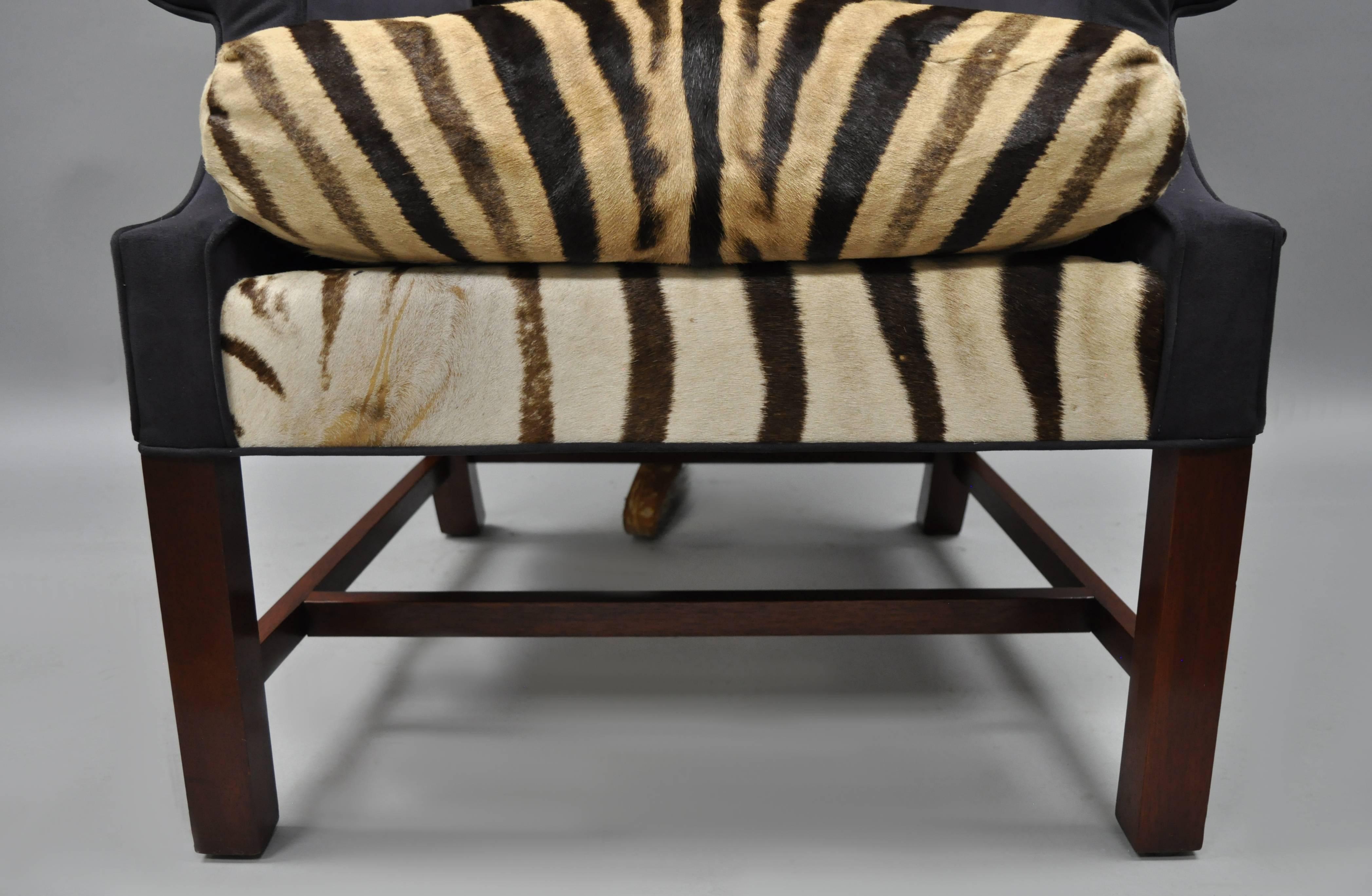 Chaise de bibliothèque de style géorgien en acajou avec cuir de zèbre et daim bleu 4
