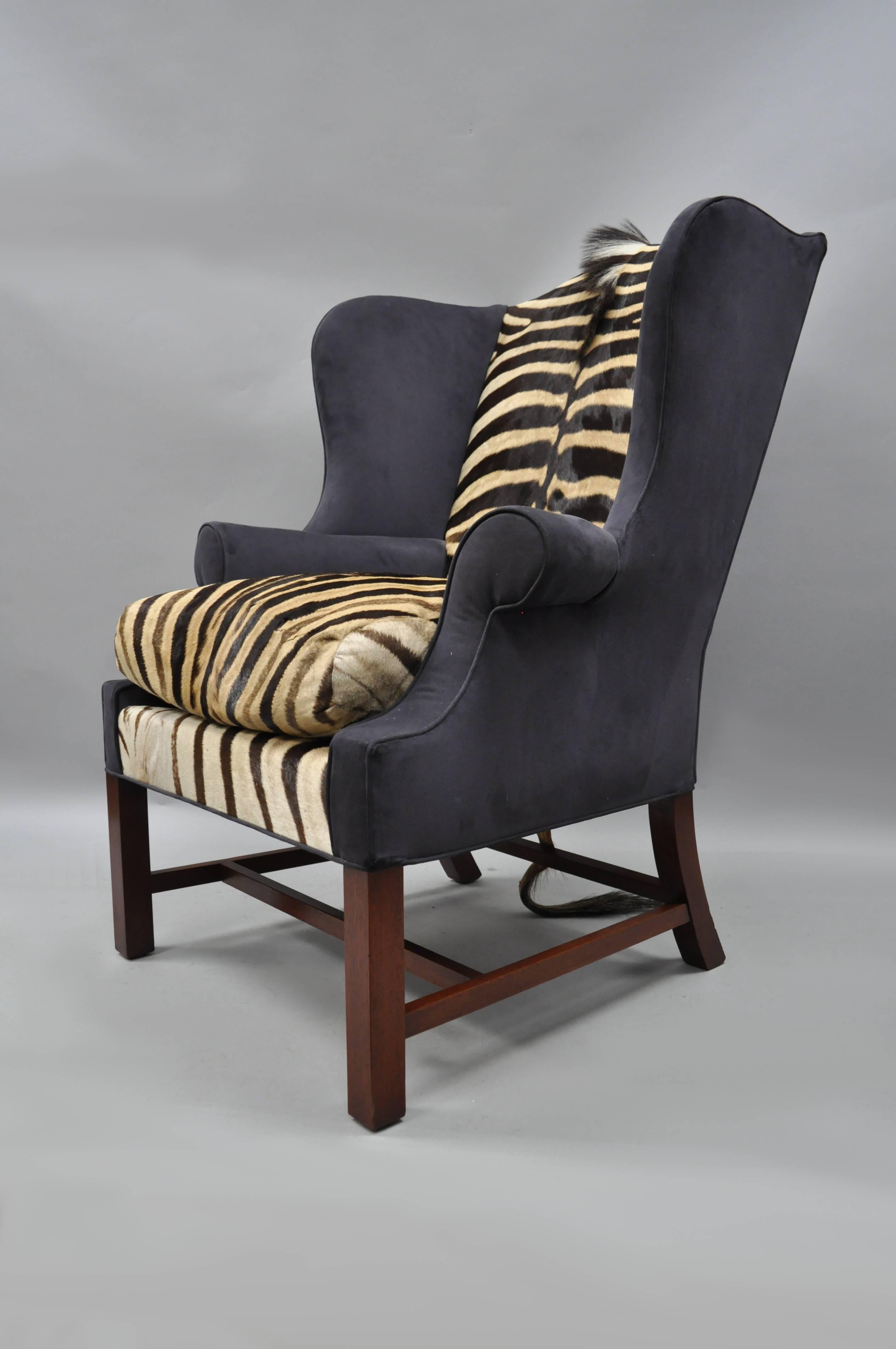 Zebrafell Blaues Wildleder Mahagoni Englisch Georgianischer Stil Wingback Library Chair im Zustand „Hervorragend“ im Angebot in Philadelphia, PA