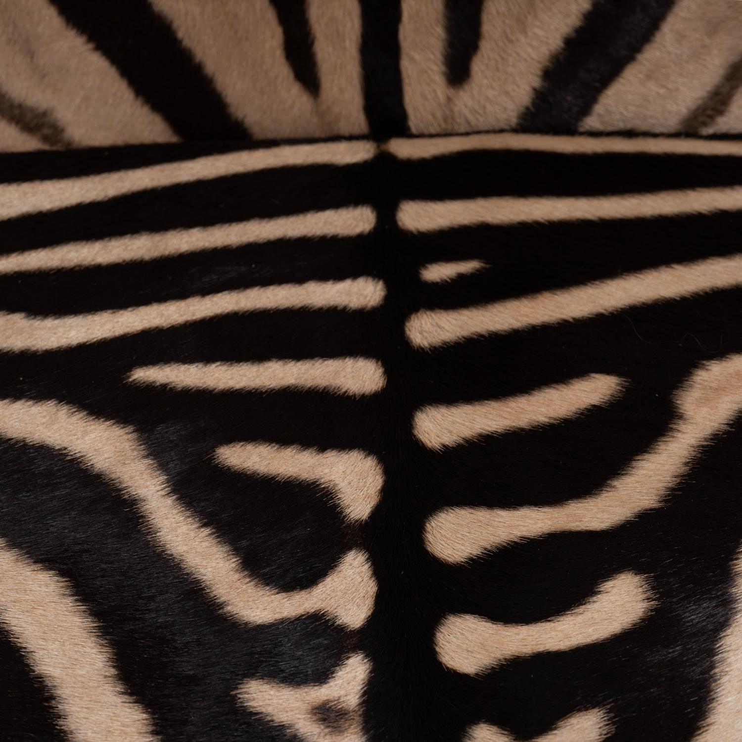 Divano in pelle di zebra in vendita 4