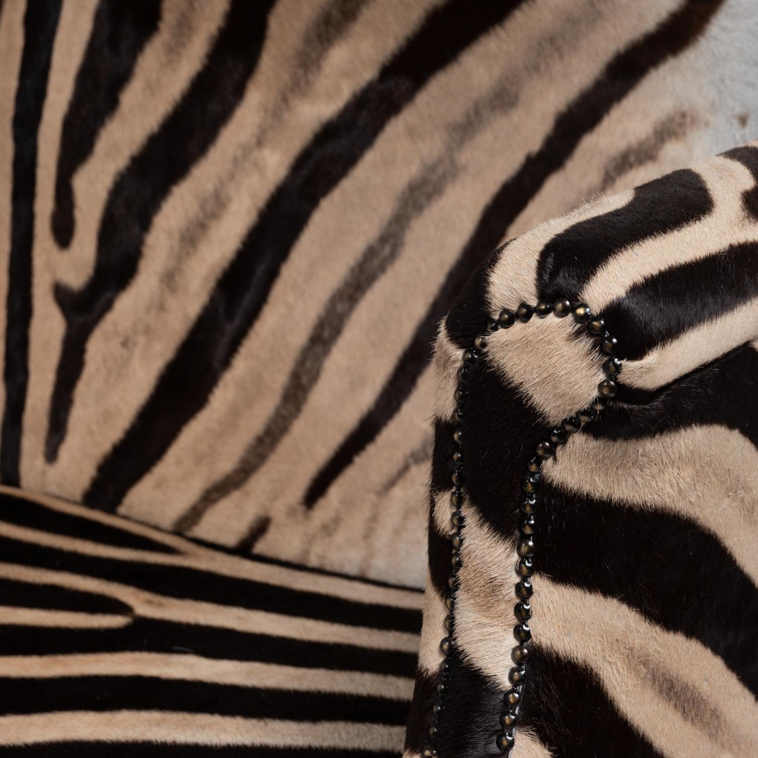 Divano in pelle di zebra in vendita 3