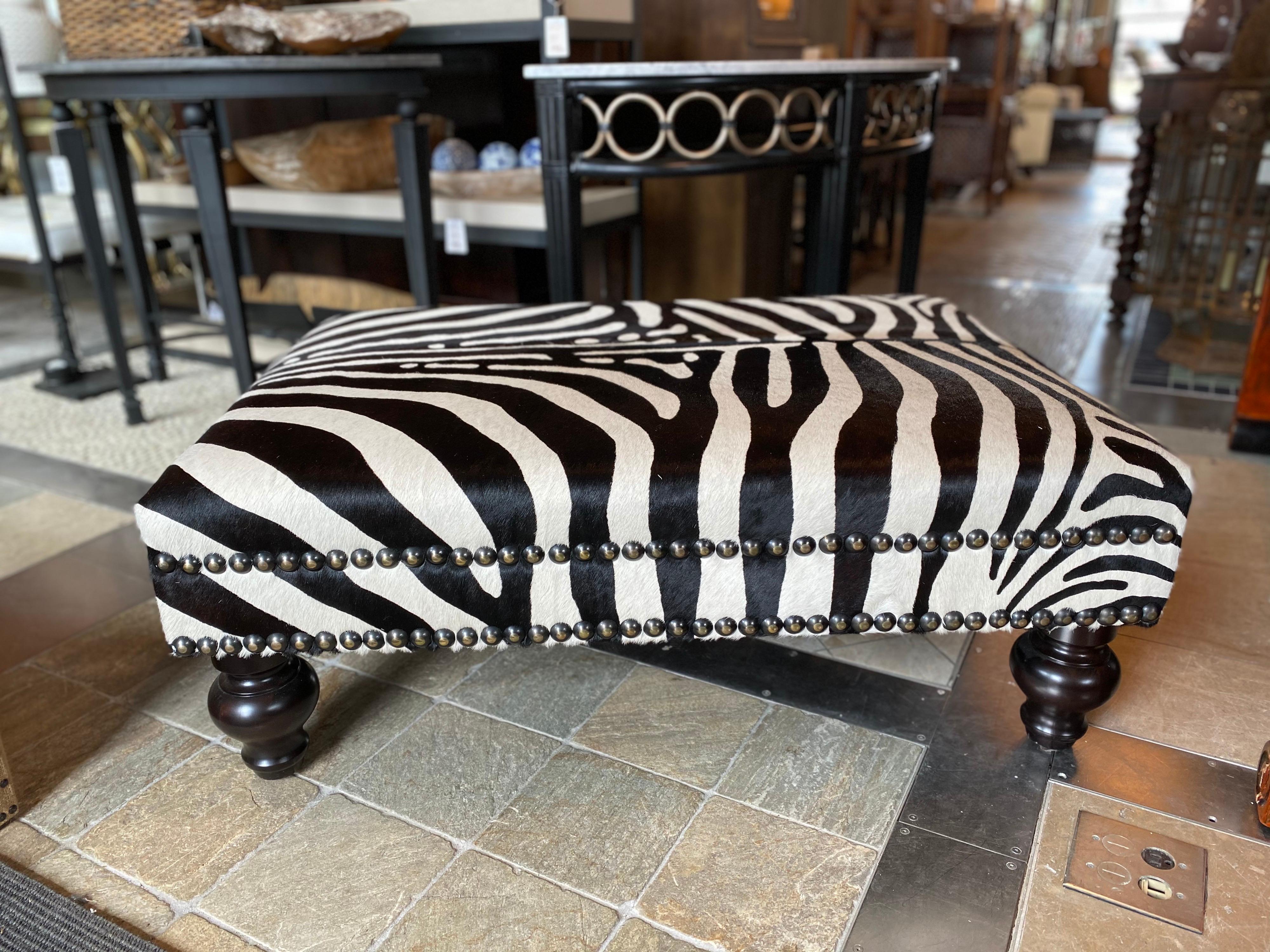 Zebra ottoman

Measures: 44