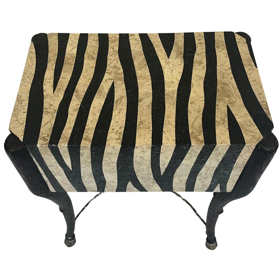 Table d'appoint/de chevet à imprimé zébré avec tiroir &  Pieds de sabot en vente 1