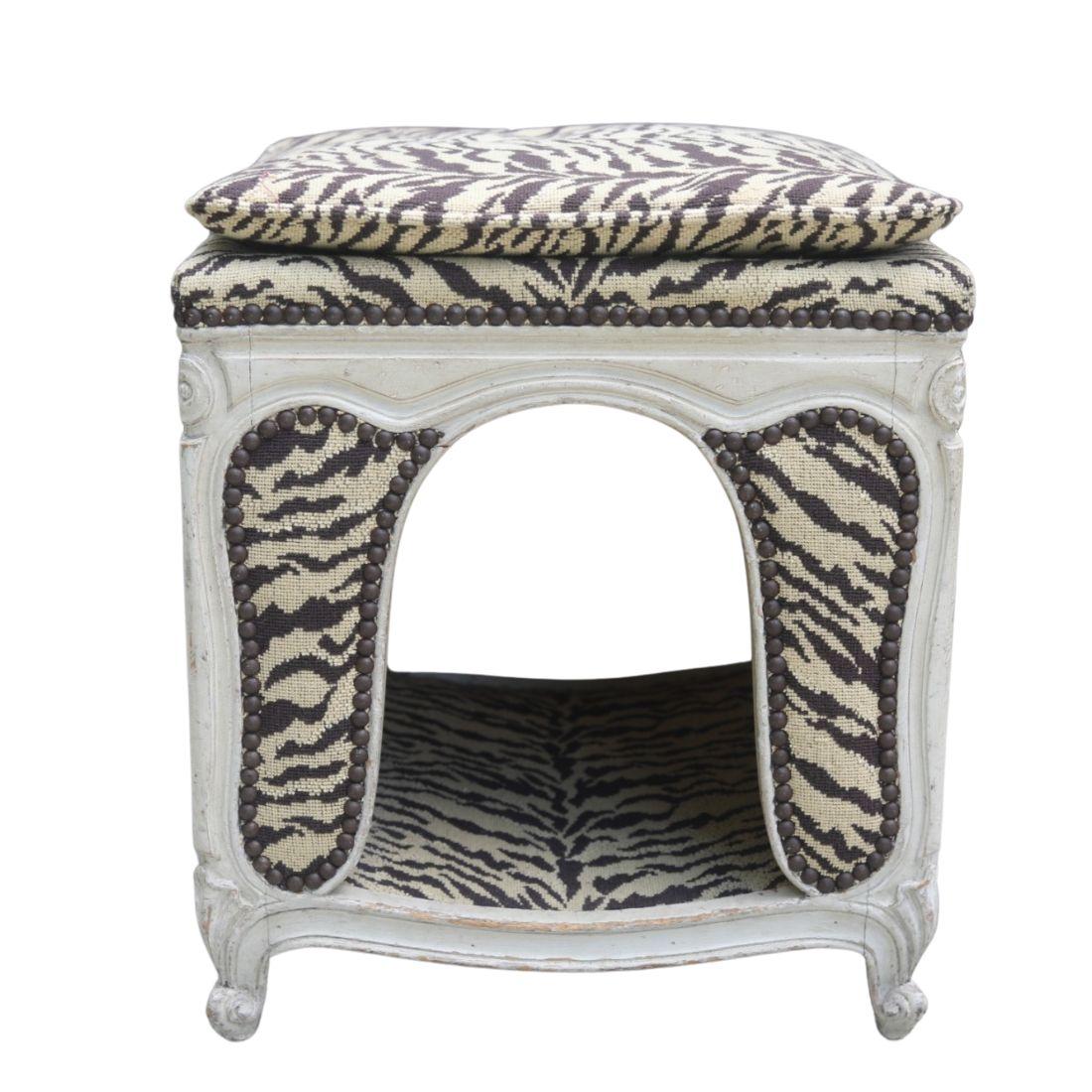 Letto o pouf per cani con stampa zebrata per un cane speciale In condizioni buone in vendita a Locust Valley, NY