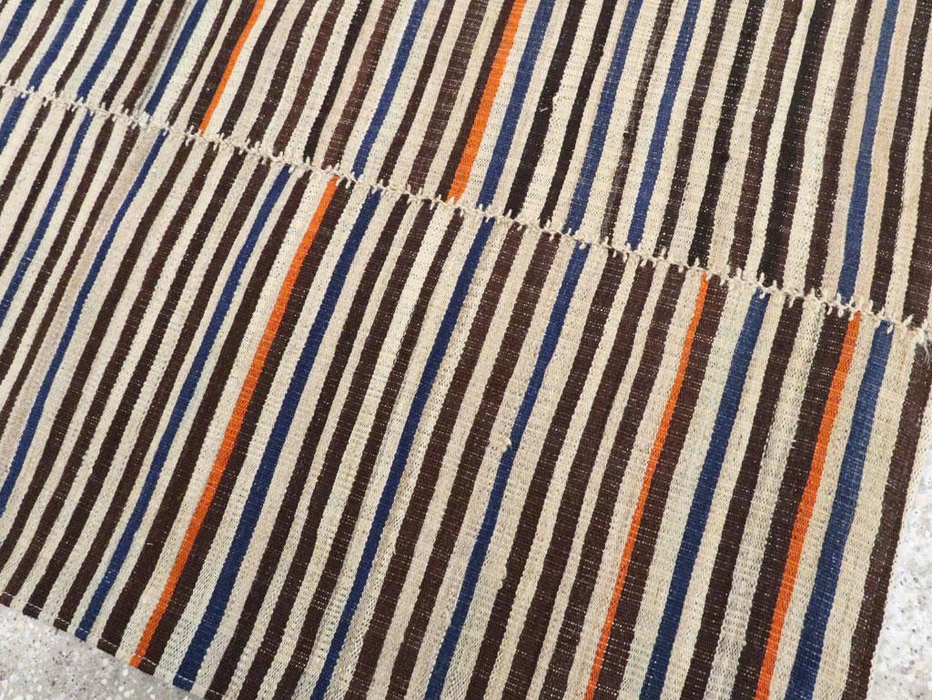 Laine Tapis Kilim d'appoint persan à tissage plat à imprimé zébré, fait à la main, milieu du 20e siècle en vente