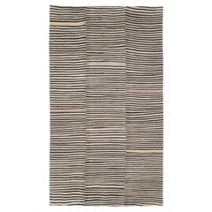 Tapis Kilim d'appoint persan à tissage plat à imprimé zébré, fait à la main, milieu du 20e siècle