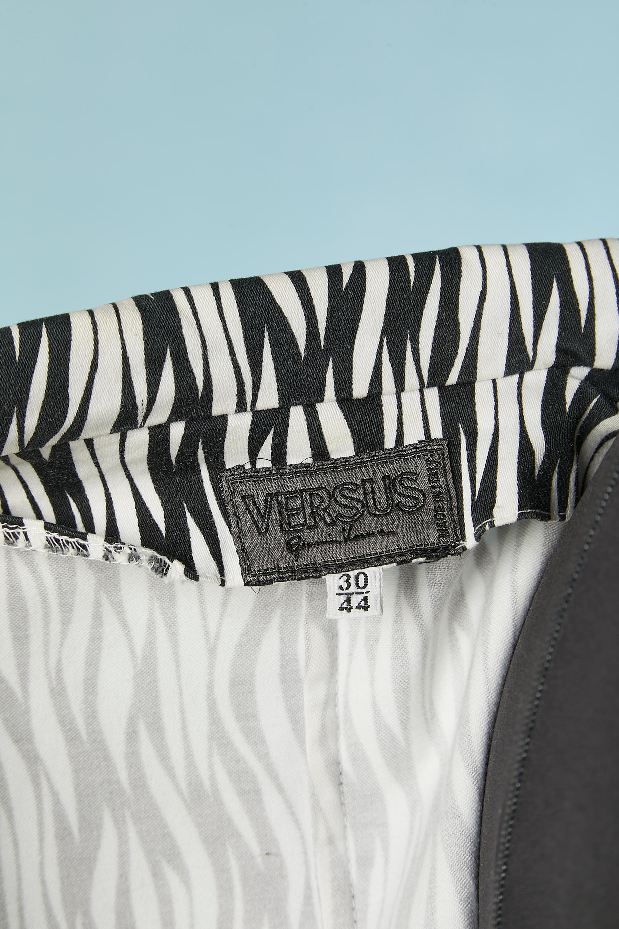 Zebra bedruckte Jacke mit mittlerer Vorderseite  Reißverschluss Versus Gianni Versace  im Angebot 1