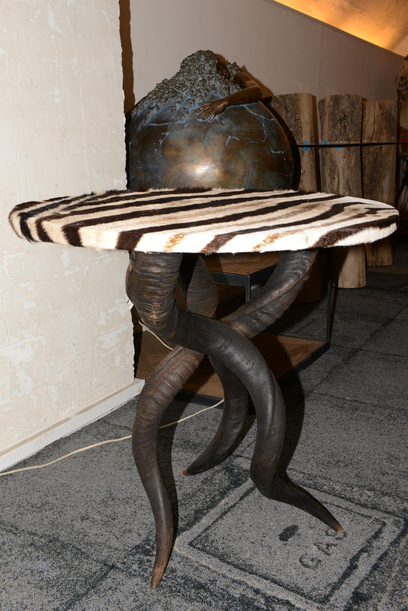Side table zebra with real Burchell zebra skin on 
top, with 3 real kudu horns base. Exceptional piece.
    