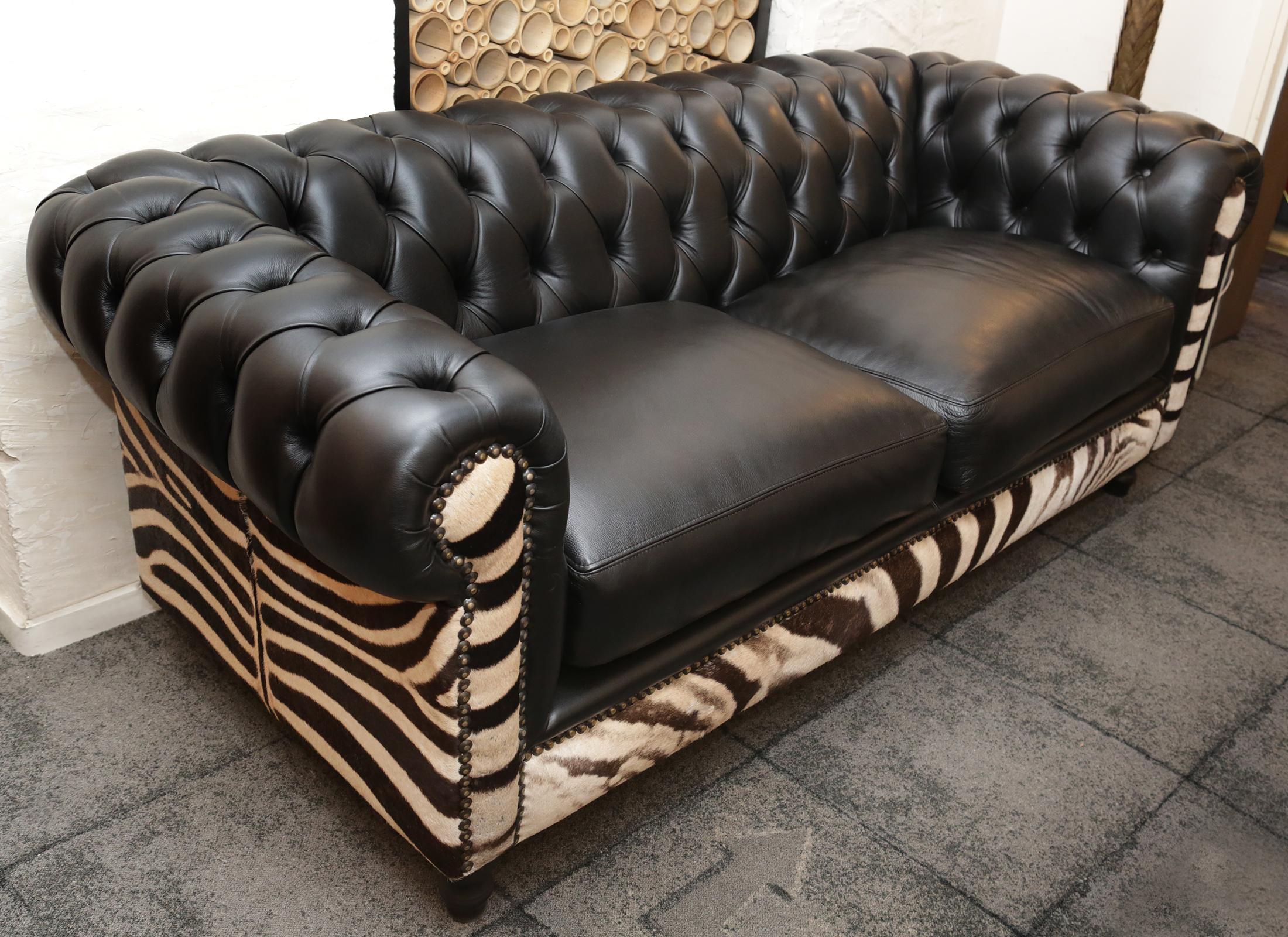 Zebra-Sofa mit echter Zebrahaut und schwarzem Leder im Zustand „Neu“ im Angebot in Paris, FR