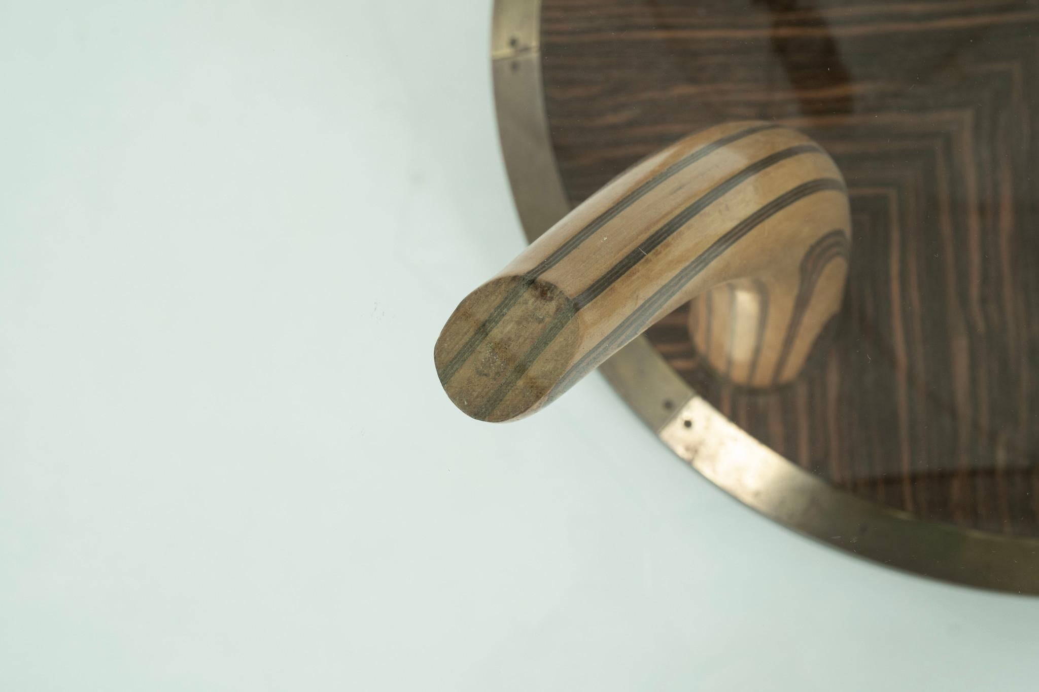 Zebra Wood Faux Tusk Esstisch mit Glasplatte (Messing) im Angebot