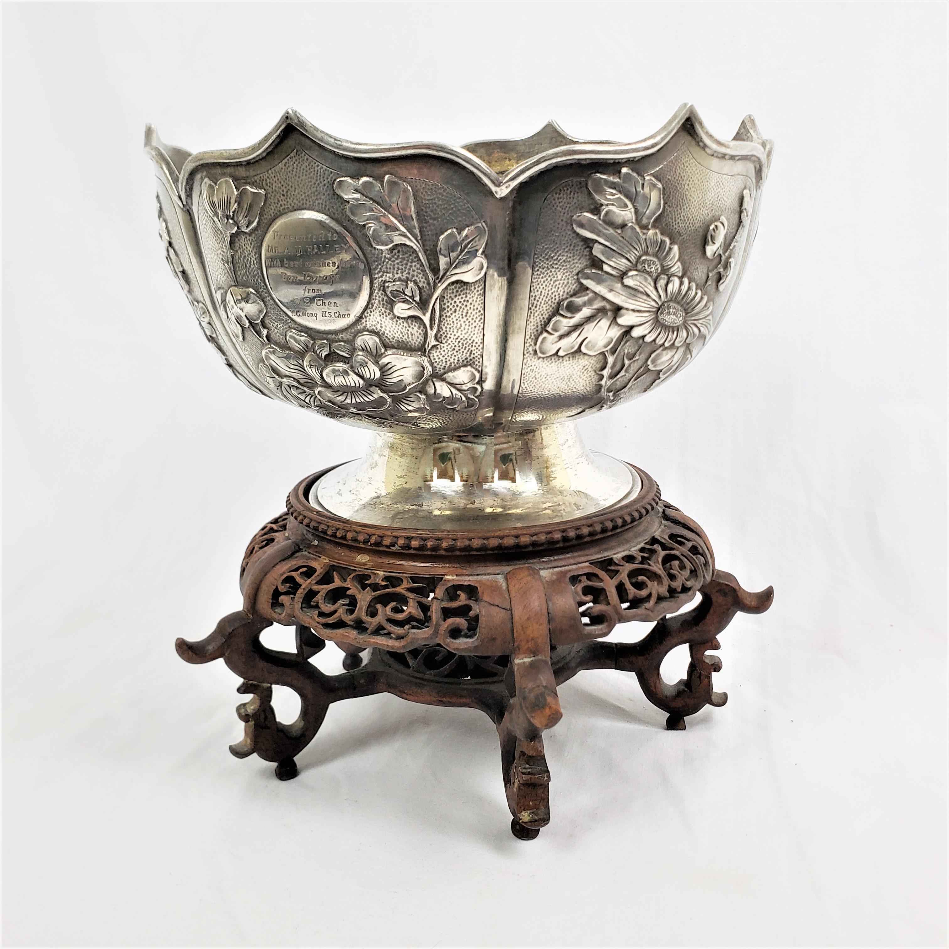 Hand-Carved Zee Sung Signed Chinese Export Antique Chased Silver Presentation Bowl & Stand For Sale
