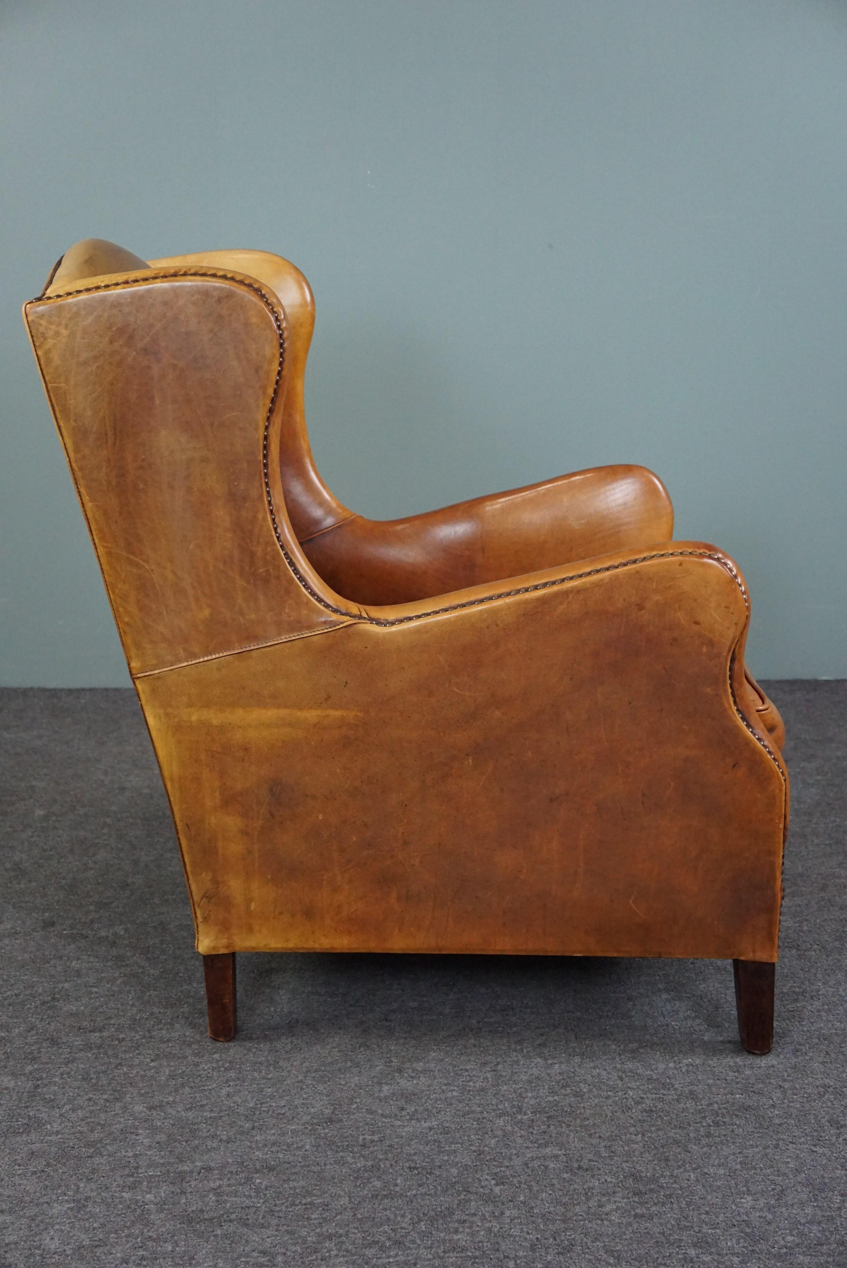 Dutch Zeer comfortabele en mooi gekleurde schapenleren fauteuil For Sale