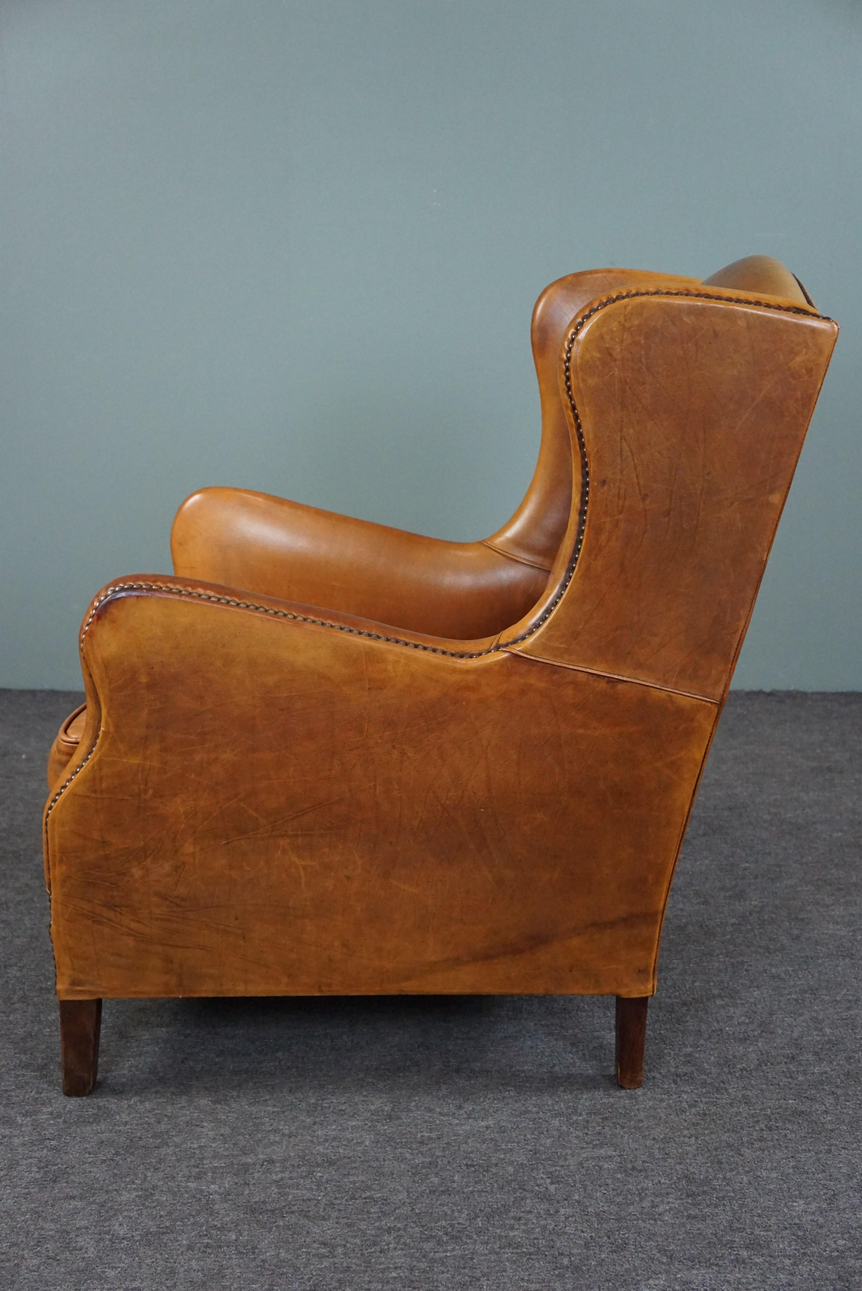 Zeer comfortabele en mooi gekleurde schapenleren fauteuil In Good Condition For Sale In Harderwijk, NL