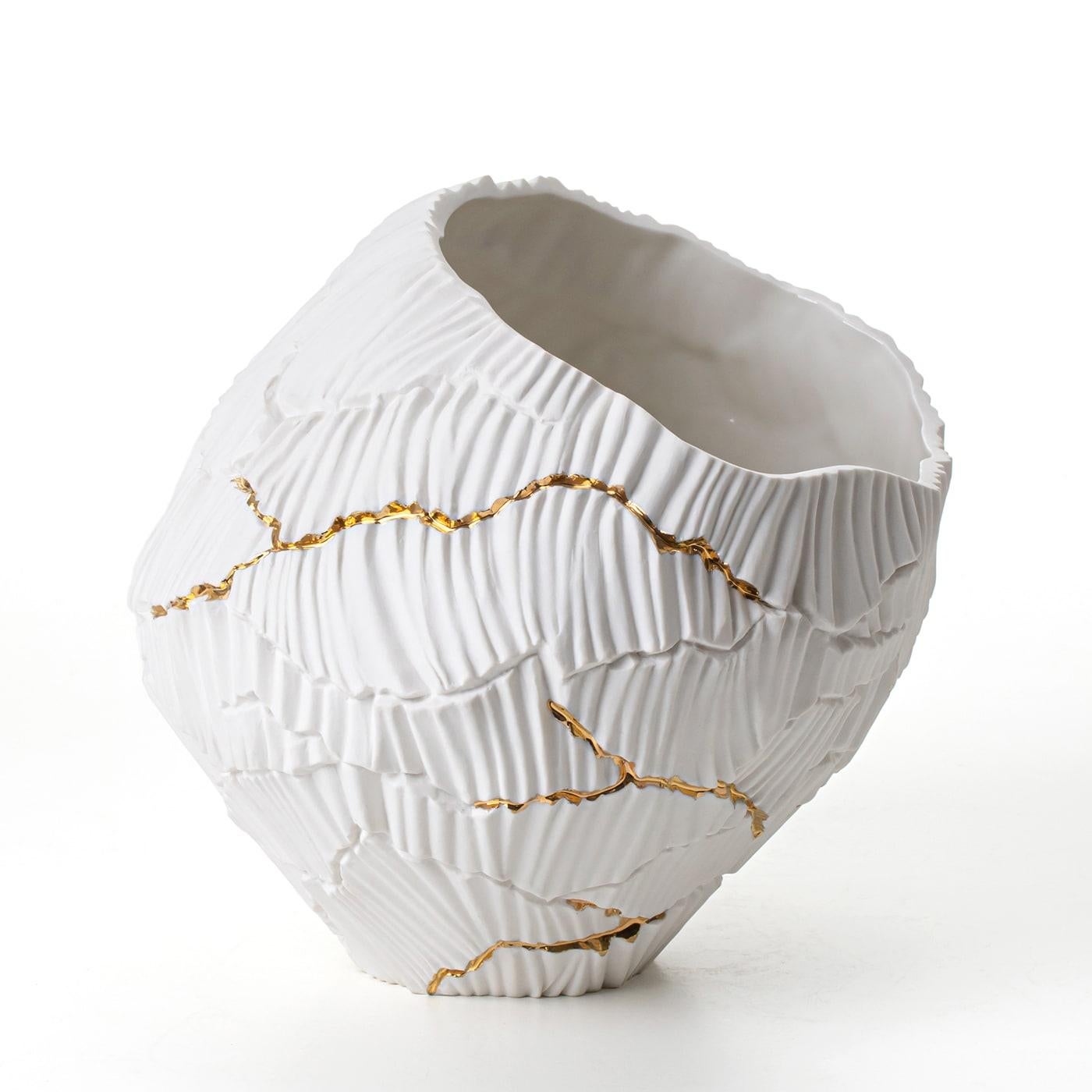 Contemporary Zefiro Gold Cracks Decorative Bowl For Sale