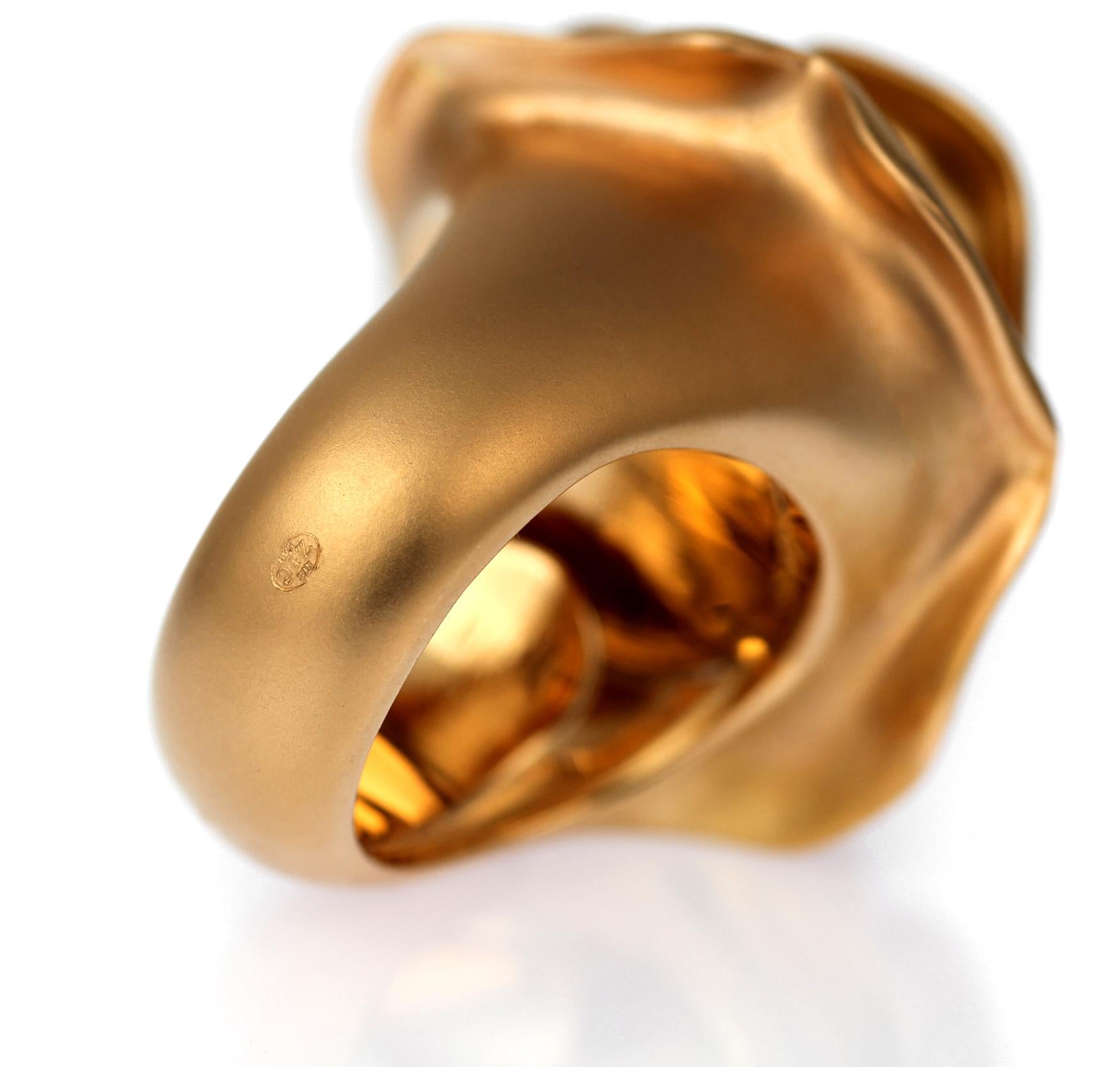 Women's or Men's Zegg & Cerlati Designer 'Monaco' Rose Ring with Perfume in 18K Rose Gold For Sale