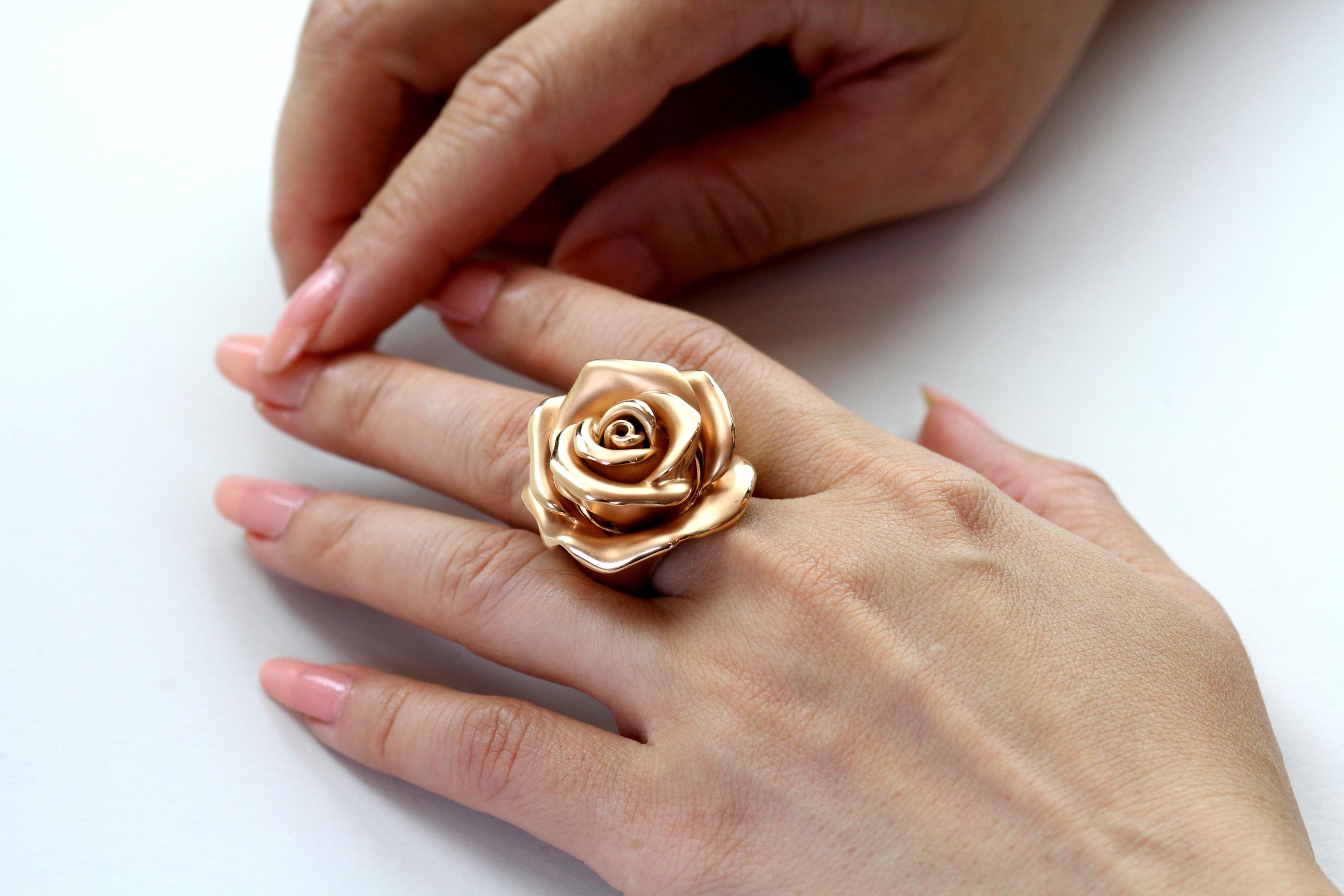 Zegg & Cerlati Designer 'Monaco' Rose Ring with Perfume in 18K Rose Gold For Sale 1