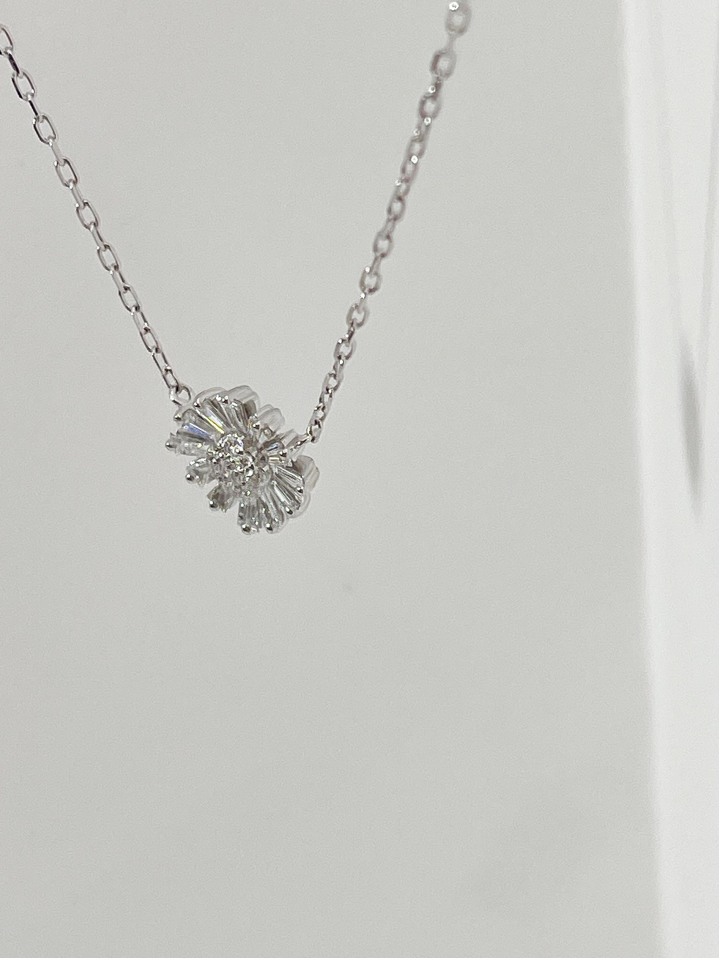 Zeghani 14K White Gold .39 CTW Diamond Flower Pendant In Excellent Condition For Sale In Stuart, FL
