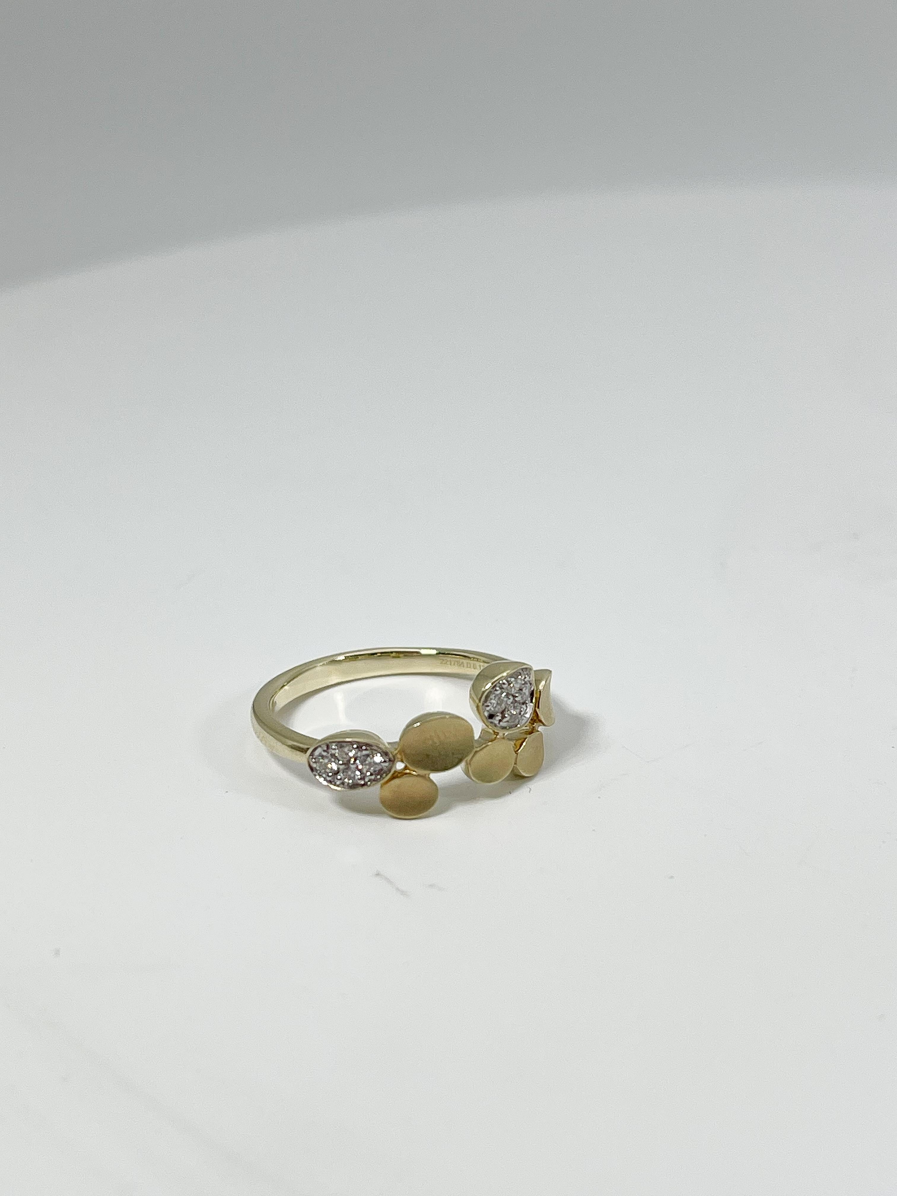 Taille ronde Zeghani Bague circulaire en or jaune 14K avec diamant .12 CTW en vente