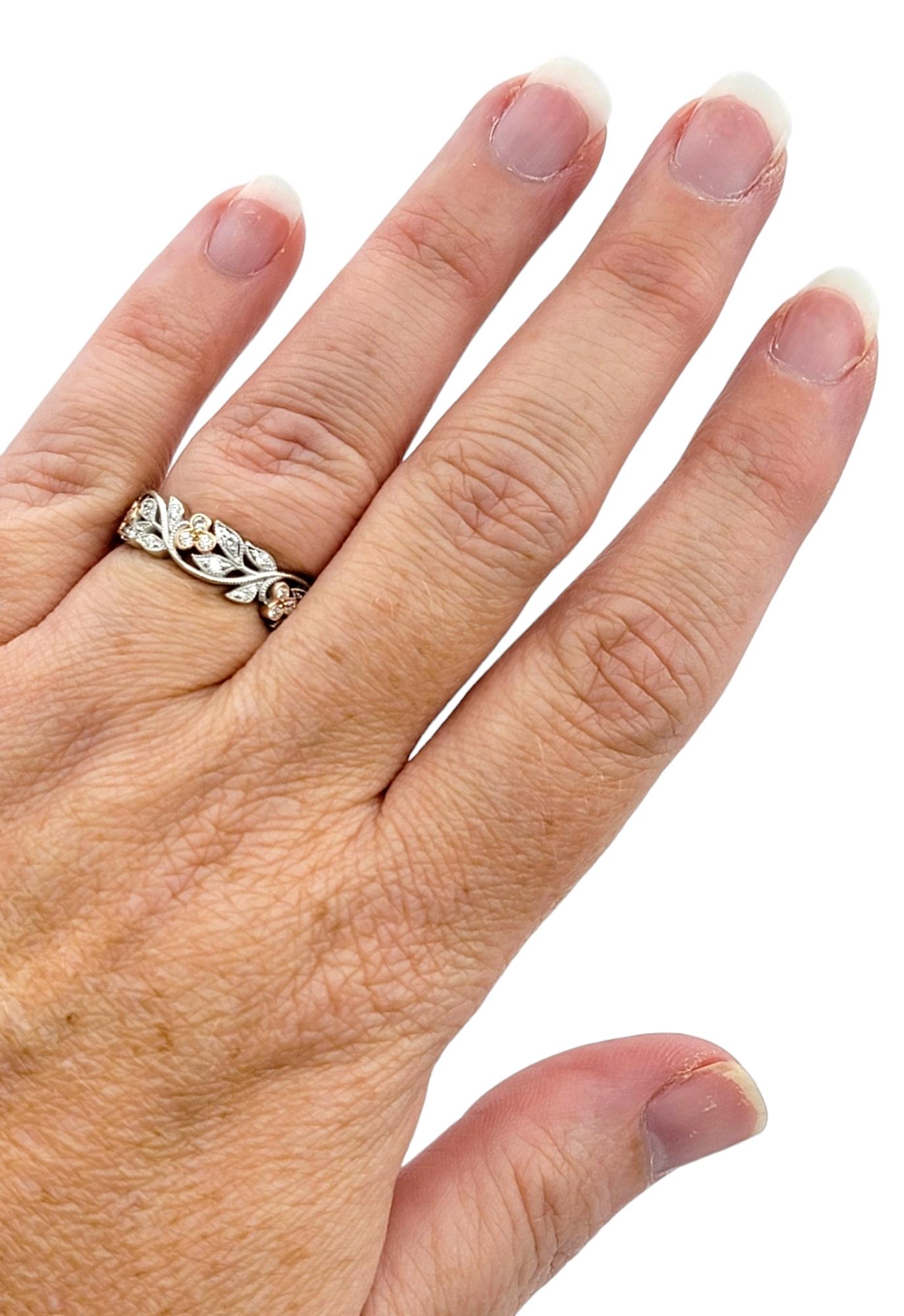 Anillo de diamantes Zeghani con diseño de hoja y milgrain de oro blanco y rosa de 14 quilates en venta 1